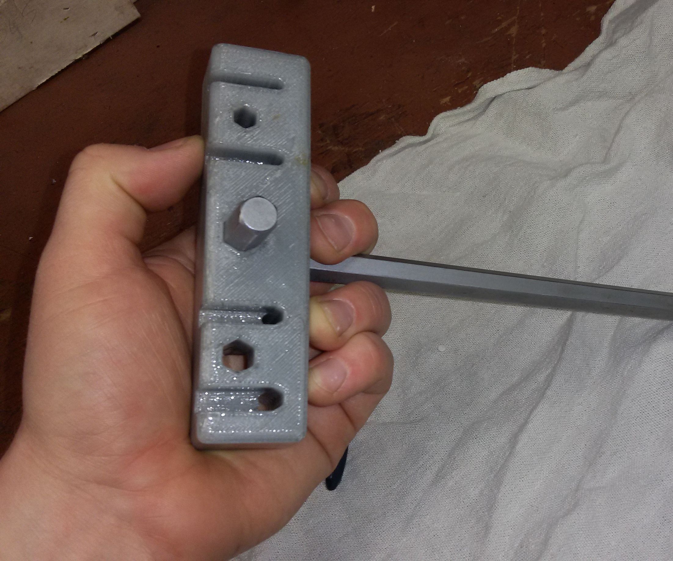 Universal Metric T-handle