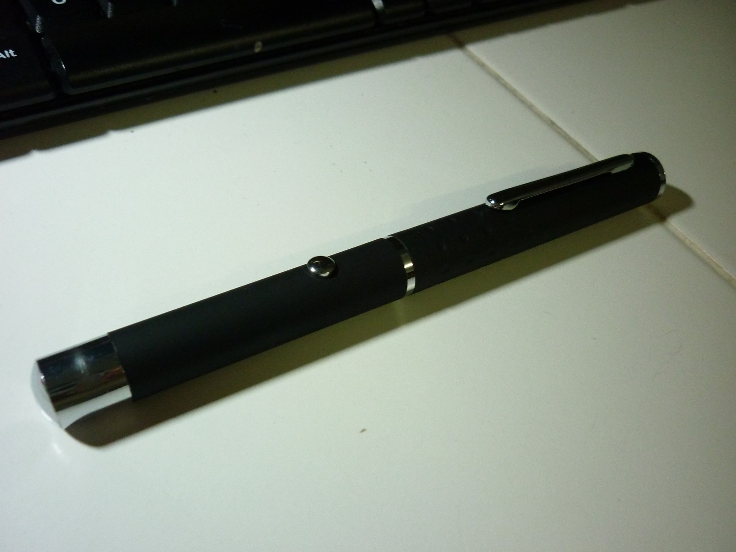Keeping Your Laser Pointer on Easily (with Binder or Bulldog Clips) 3