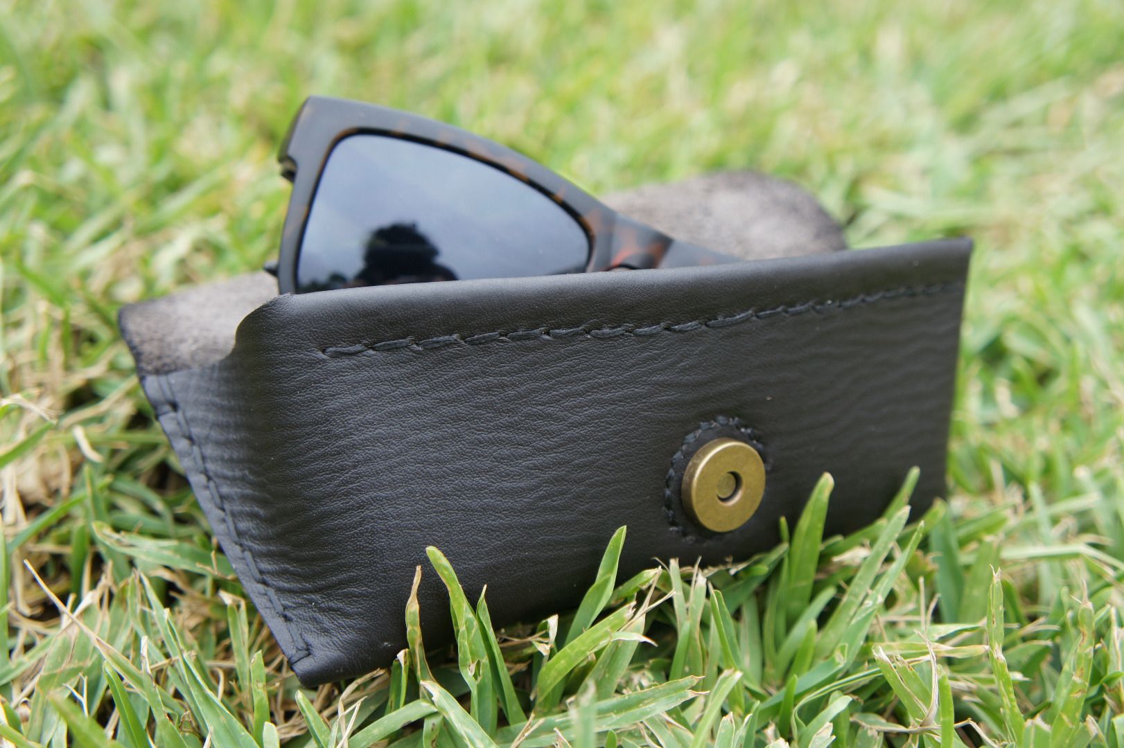 Easypeasy Leather Sunglasses Pouch! 9 Steps (with Pictures) Instructables