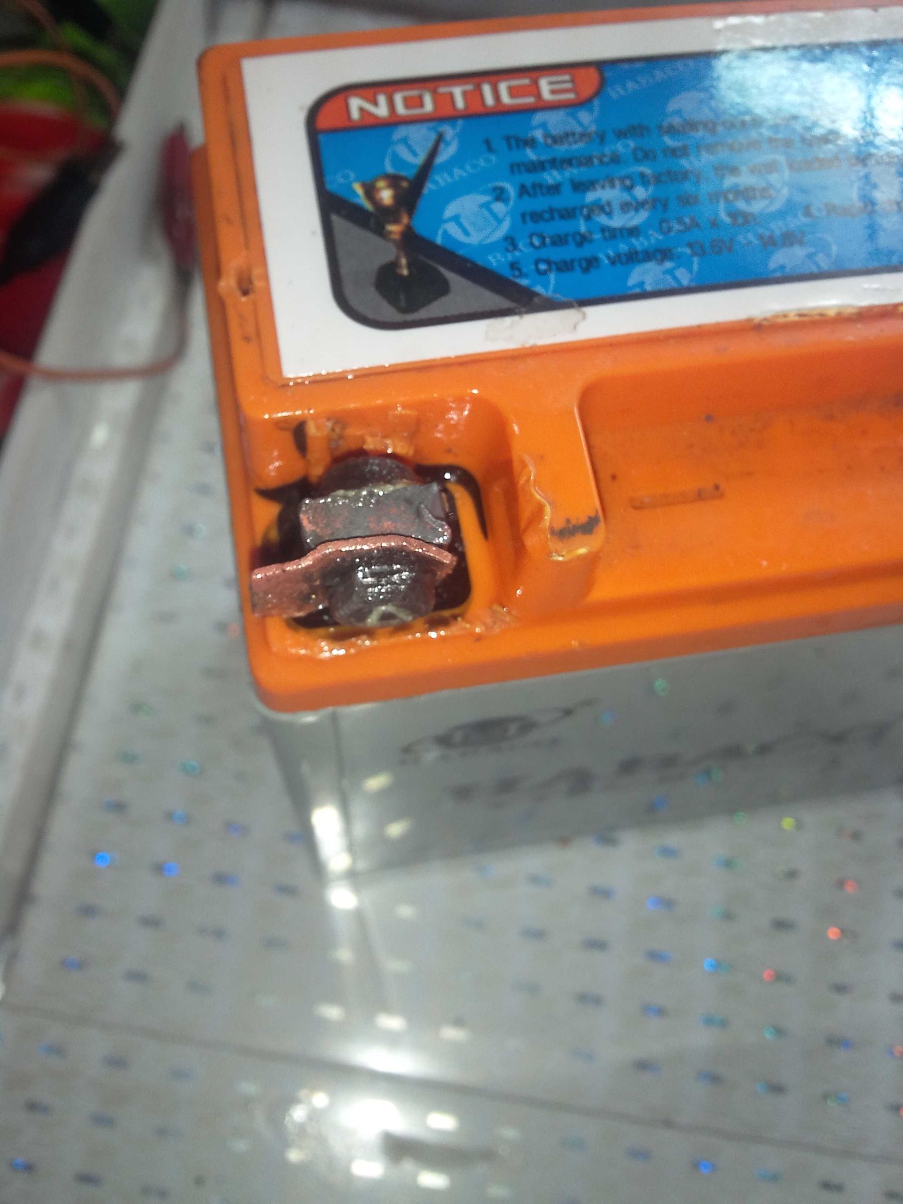 Turn Old, Dead Battery Into New Emergency Light and Even More 5 Steps