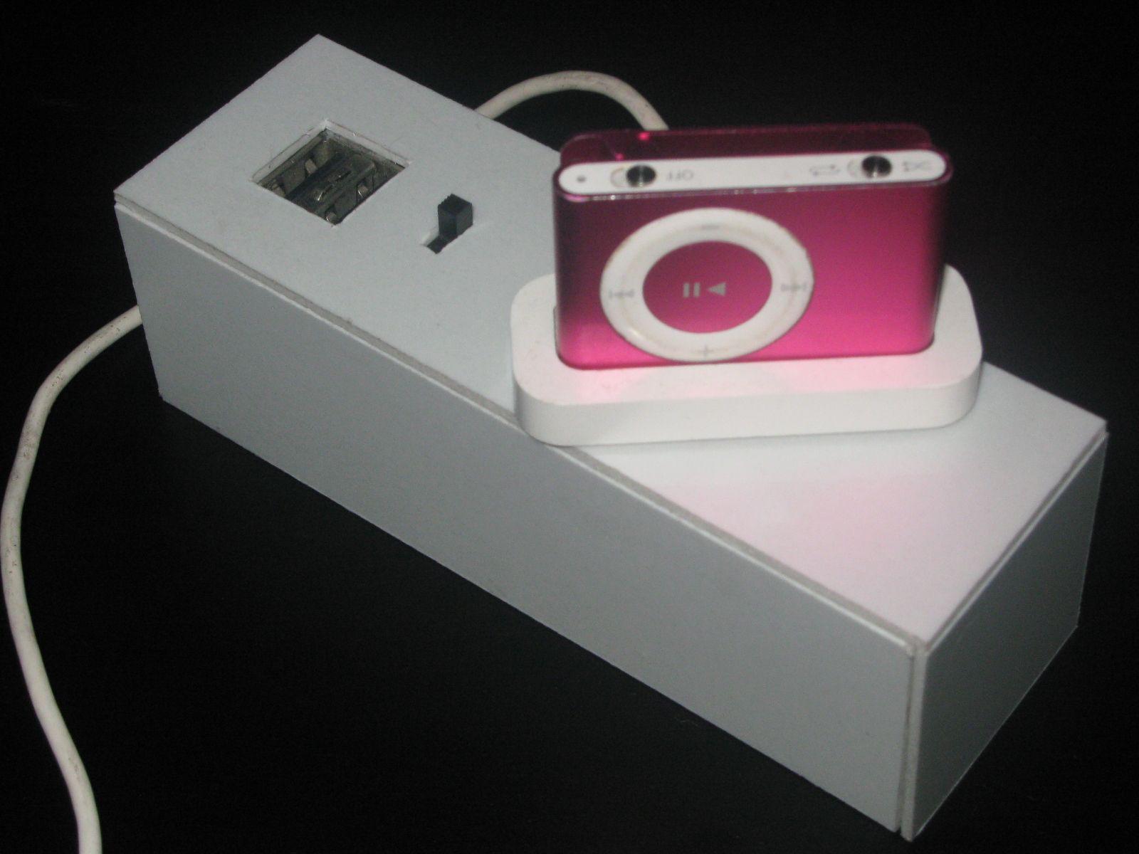 4-AA USB Charger for Cellphones & MP3 players
