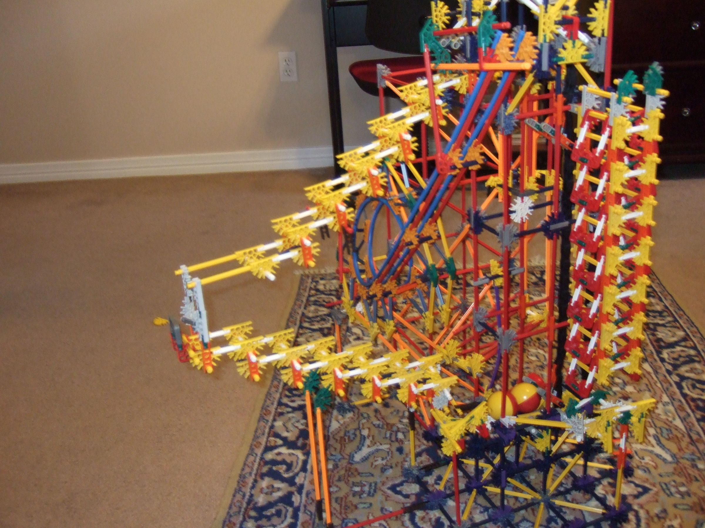 Knex Project Runaway ( knex ball machine)