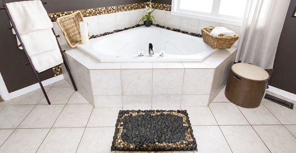 DIY Pebble Bath Mat 