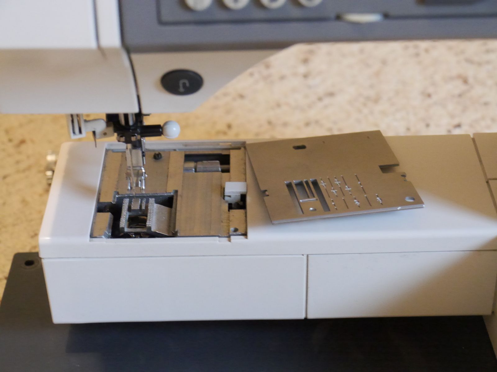 Adjust Timing on Pfaff 2030 Sewing Machine 8 Steps (with Pictures