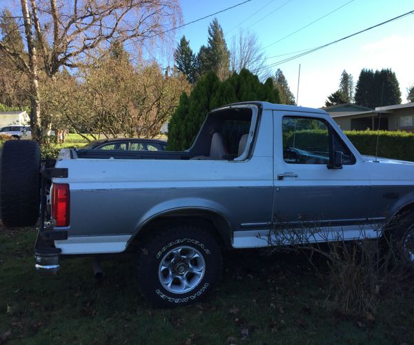 How to Remove the Top of Your Ford Bronco Alone