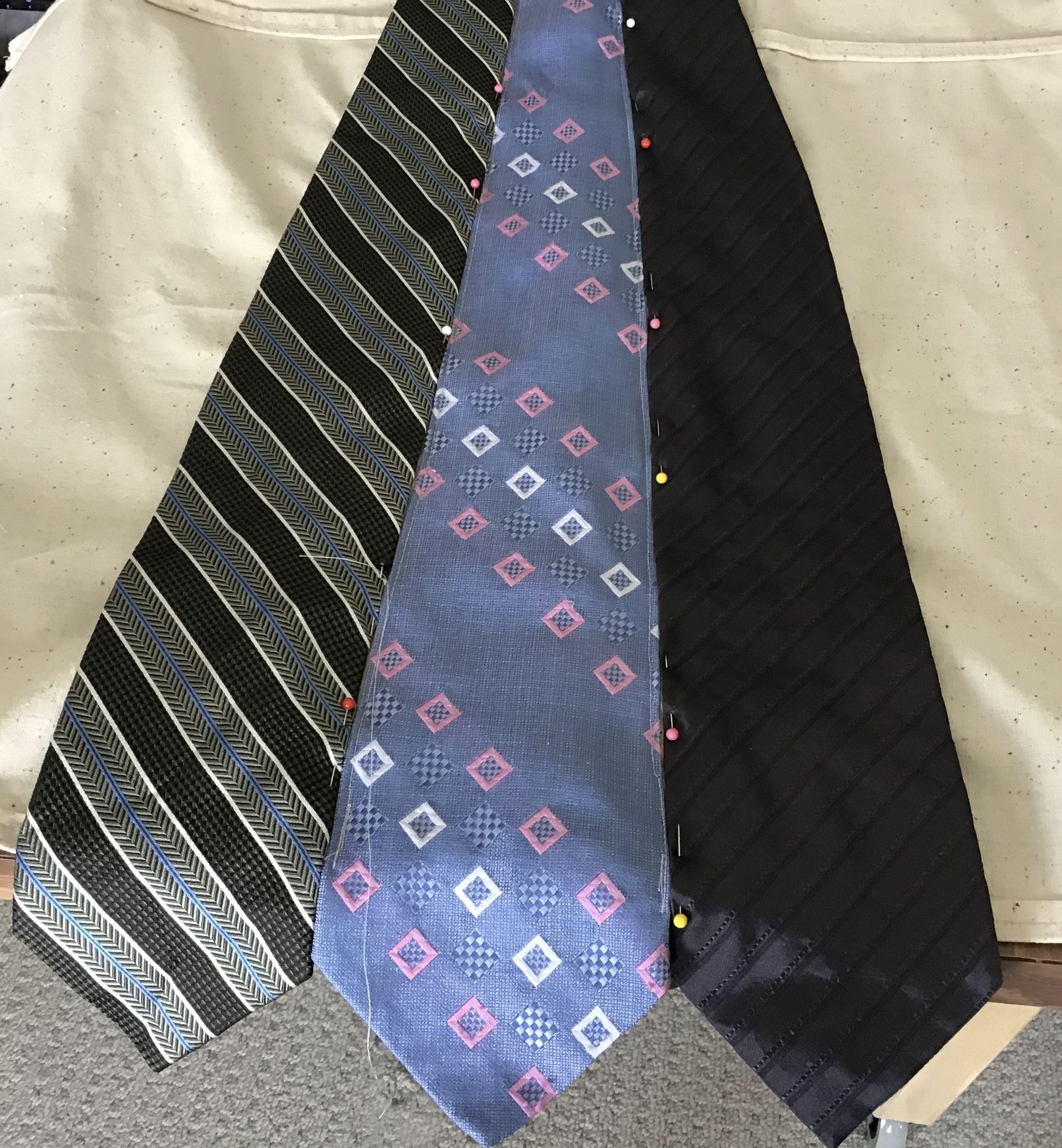 necktie apron