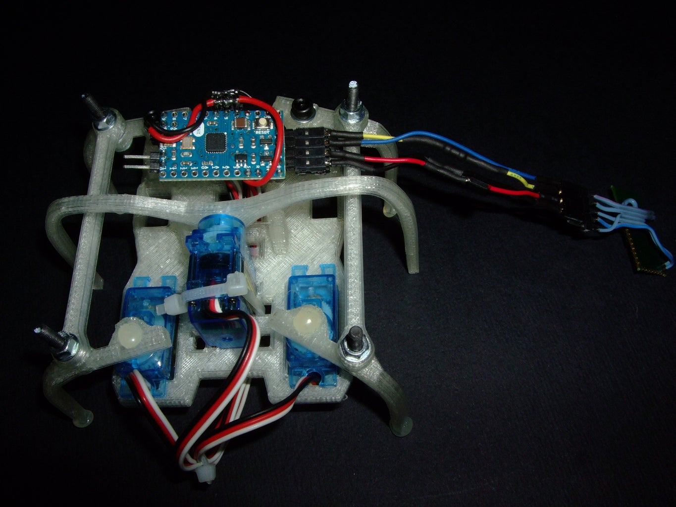 Hexapoduino: Tiny Hexapod 3D Printed, Arduino Controlled : 8 Steps ...