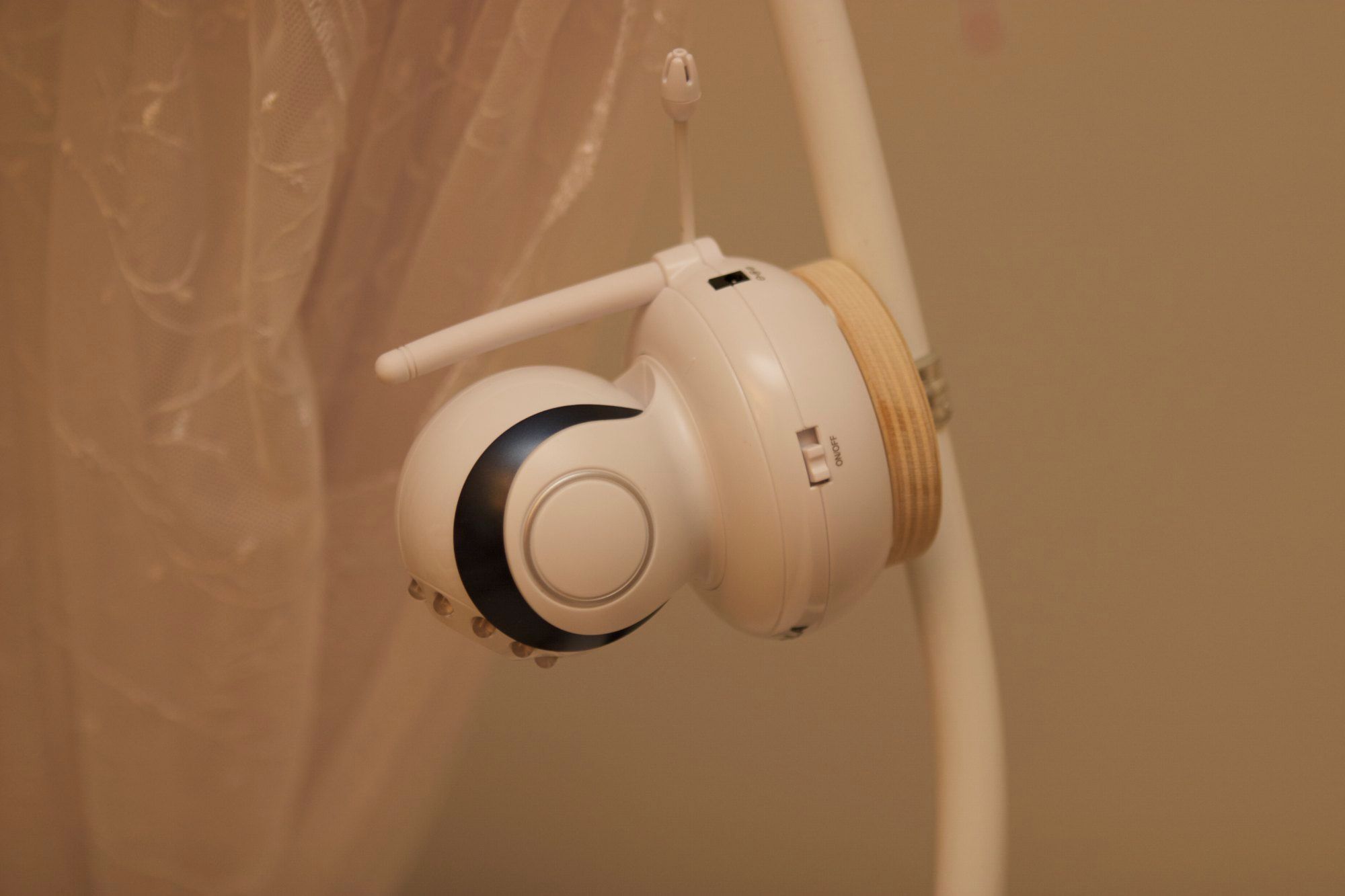 Mount Baby Monitor Camera in the Crib 11 Steps (with Pictures