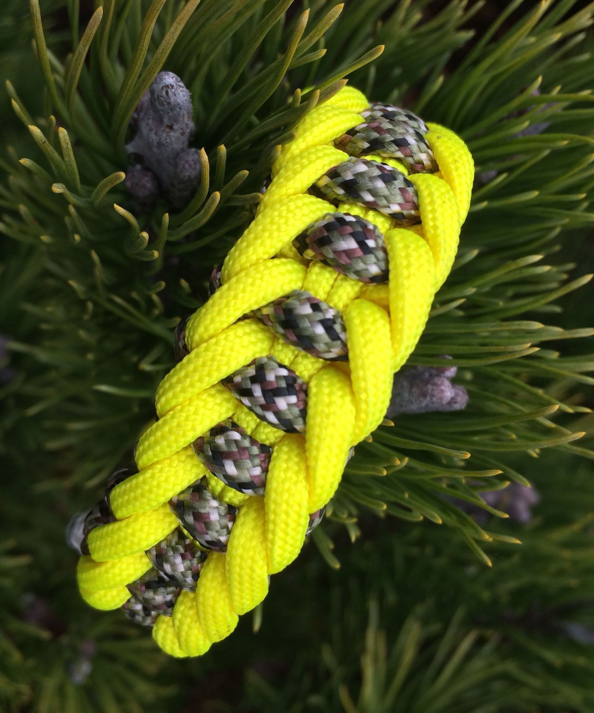 The Jagged Ladder Paracord Bracelet