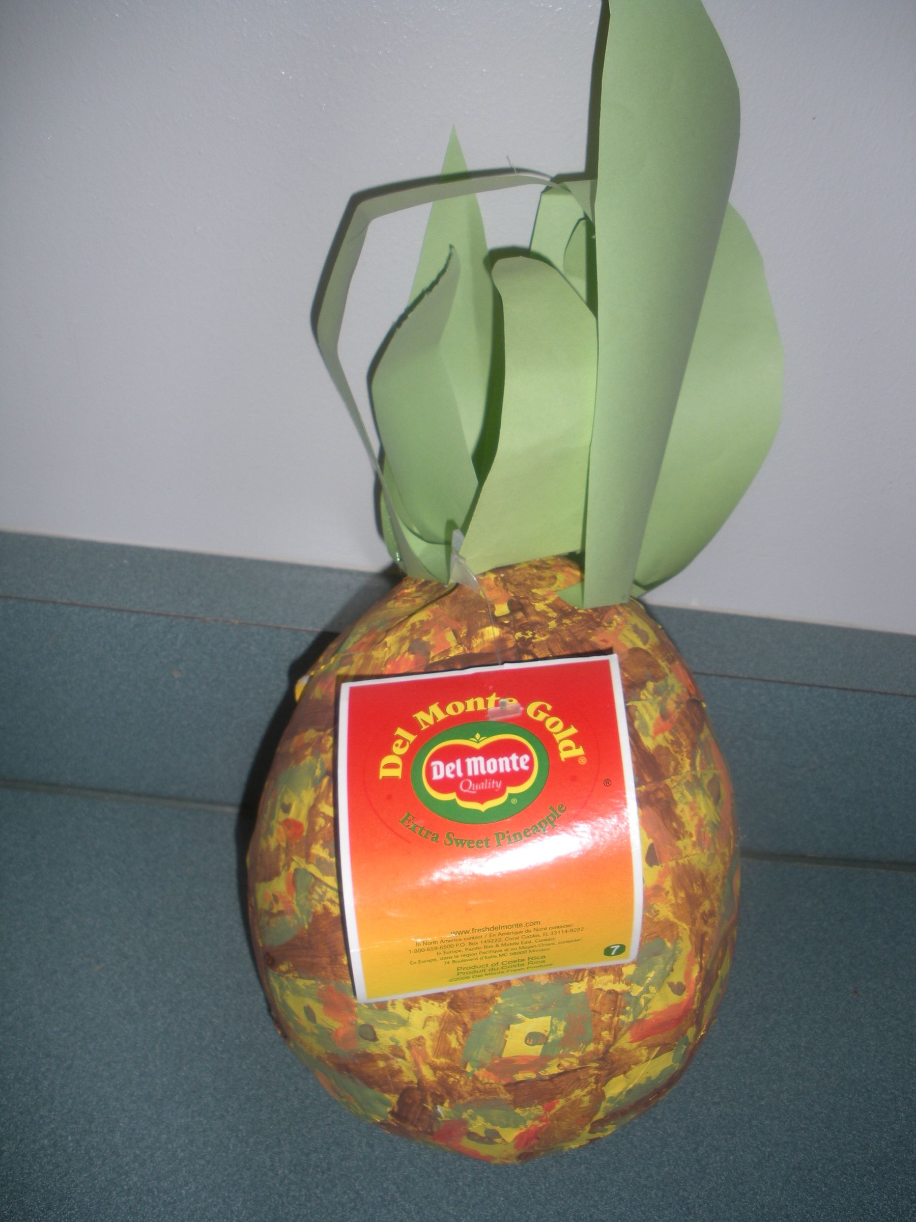 Papier-m&acirc;ch&eacute; Pineapple