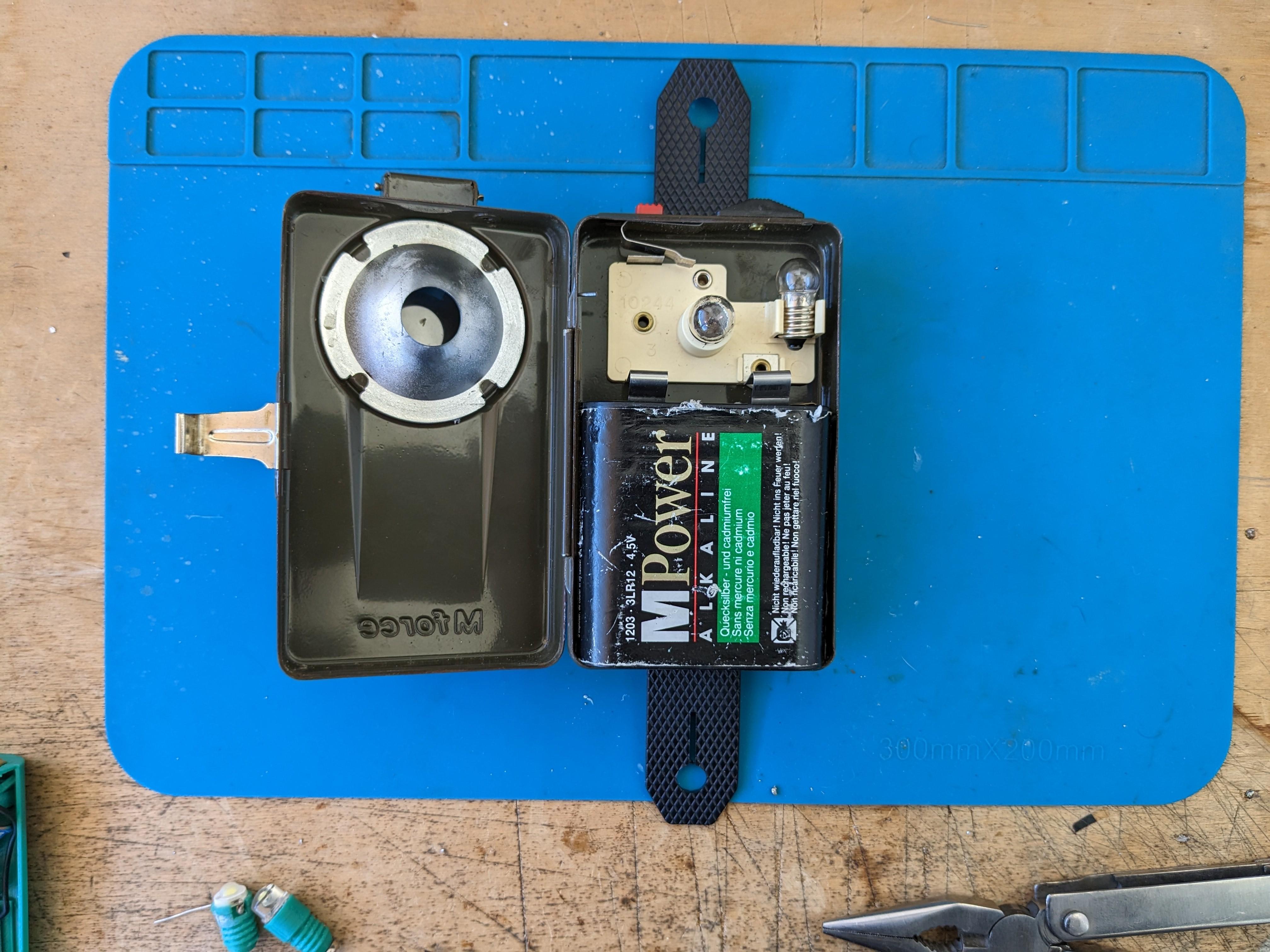 Vintage Military Flashlight Upgrade 5 Steps (with Pictures