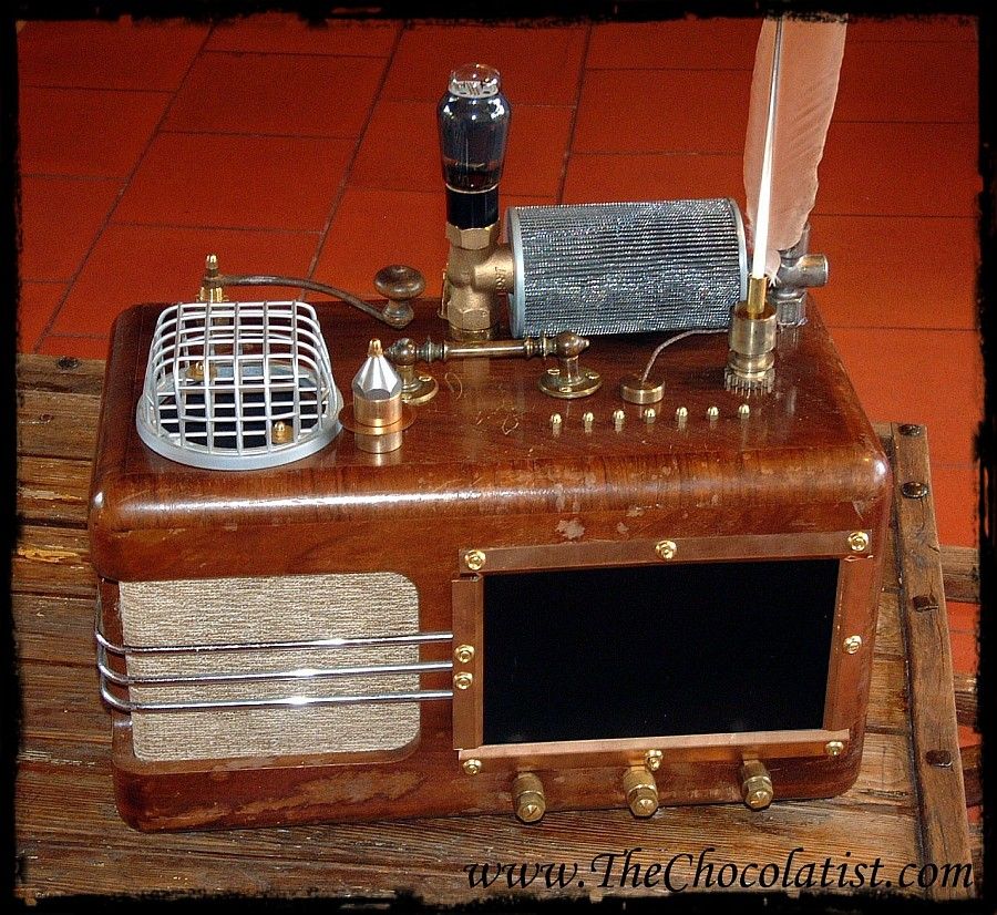 The THEATRUM MAGICUS - a Steampunk Media Player for Music, Photos and Movies