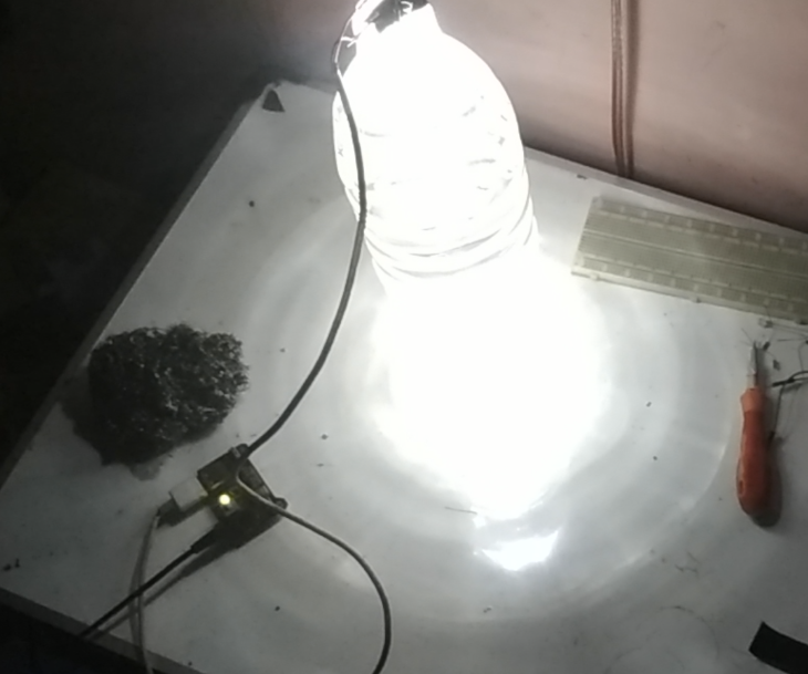 USB EMERGENCY LAMP FROM USED PLASTIC BOTTLE