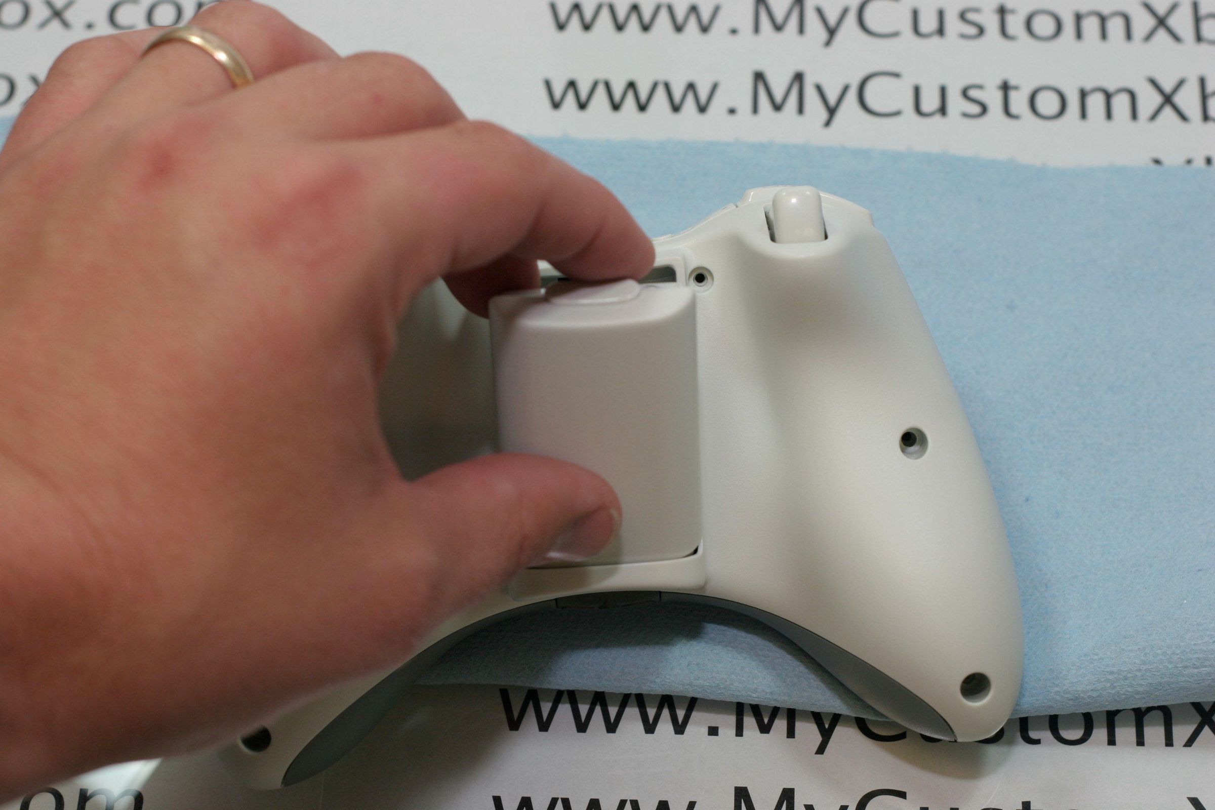 How to Disassemble an Xbox 360 Wireless Controller 18 Steps