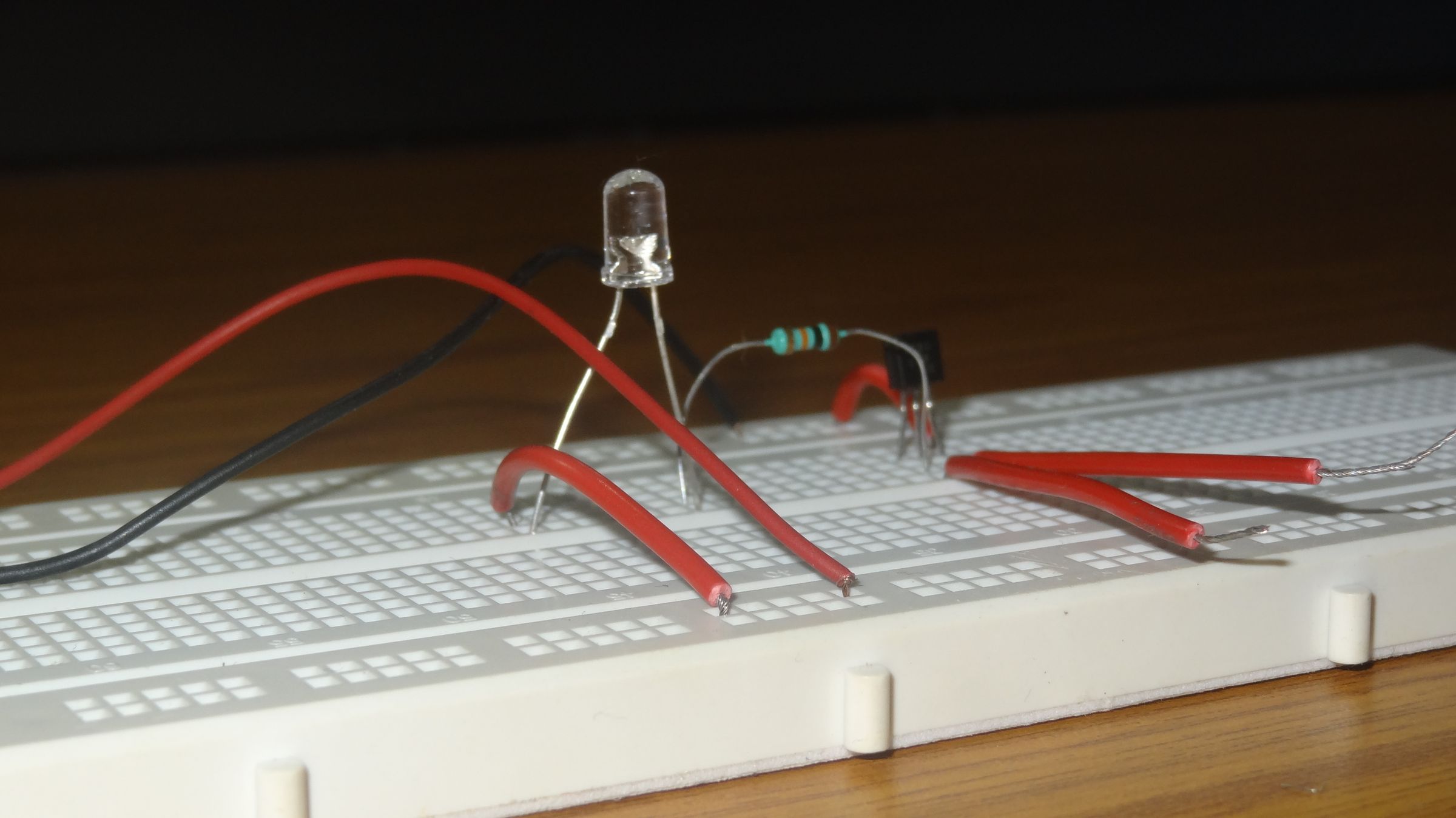 TOUCH SWITCH How to Make a Touch Switch Using a Transistor and Breadboard. 4 Steps