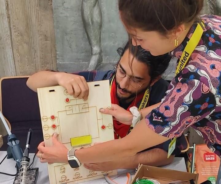 Fablab's Quest : an Open Field Escape Game About Fablab Machines