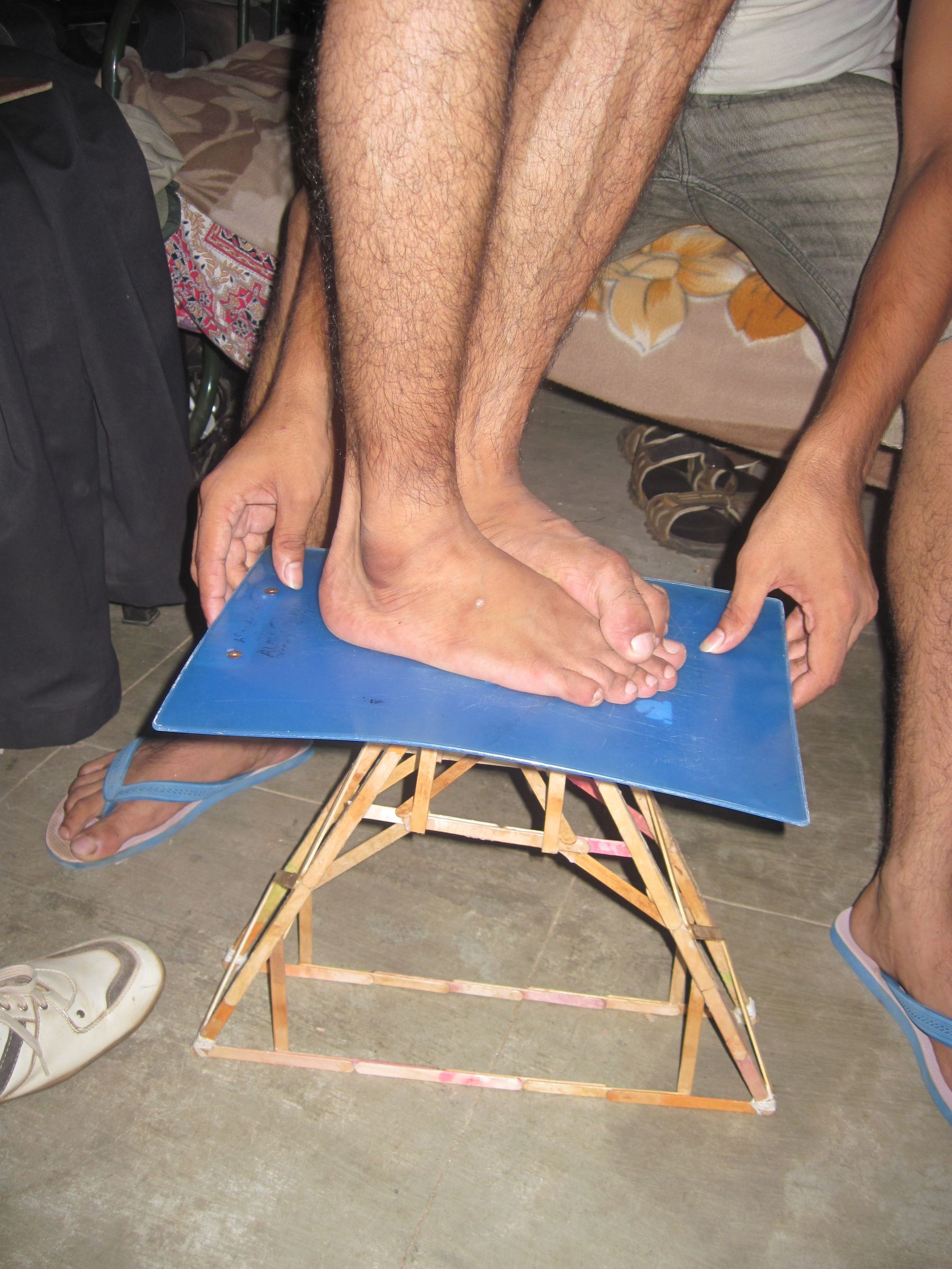 15.7KN LOAD BEARING 170gm TRUSS DESIGN