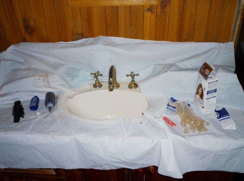 Quick Protection for Dyeing Your Hair at Home