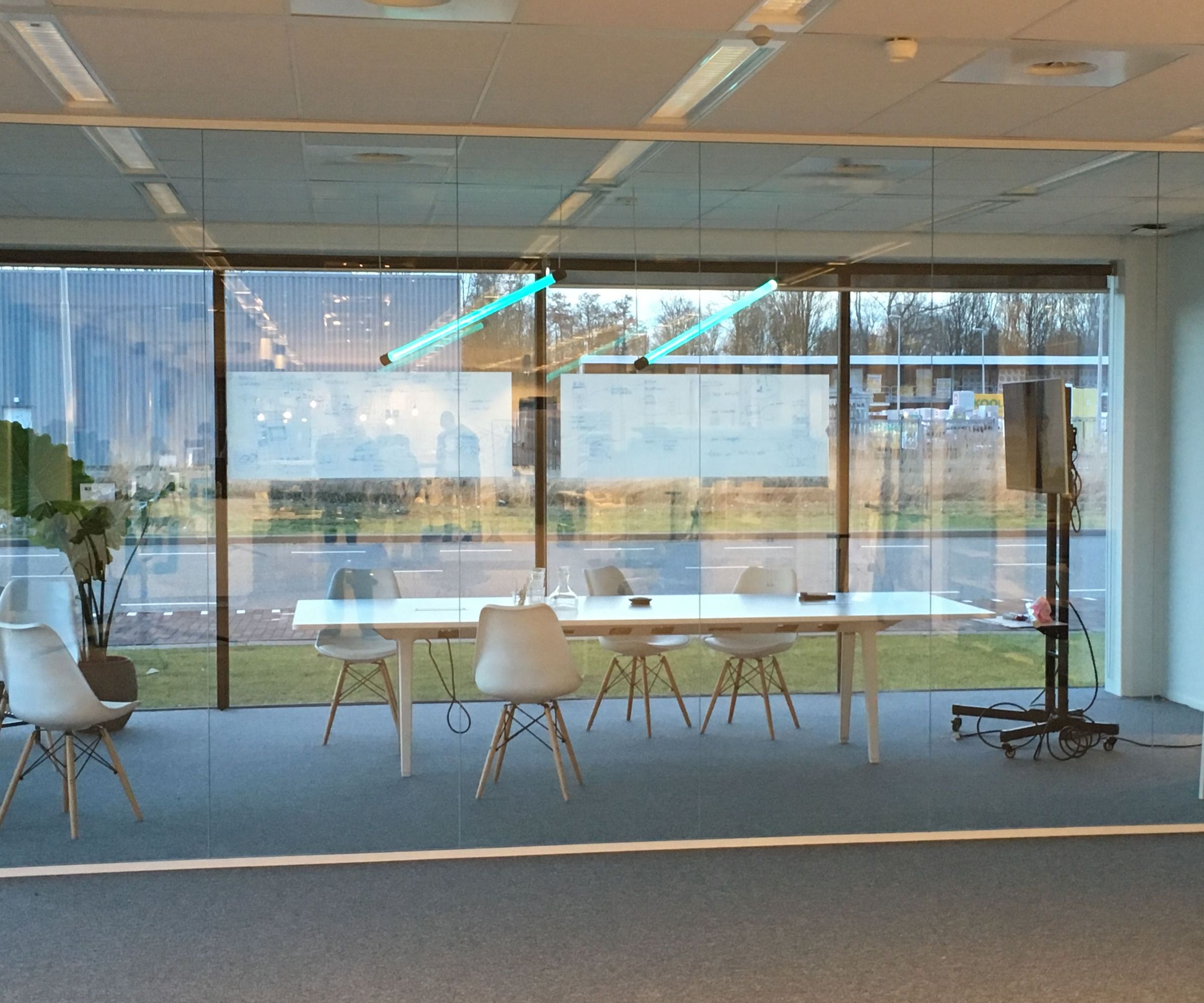 Smart Meeting-room Lamps! Never Miss a Meeting.