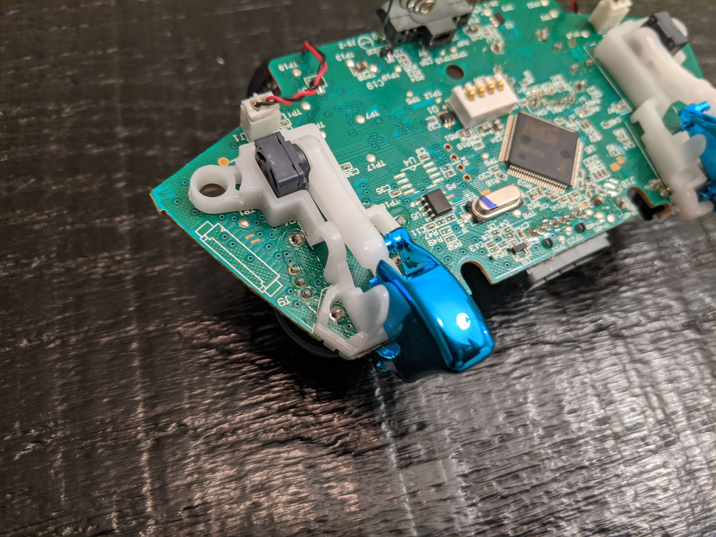 Replacing the Shell of a Wireless Xbox 360 Controller : 15 Steps (with ...
