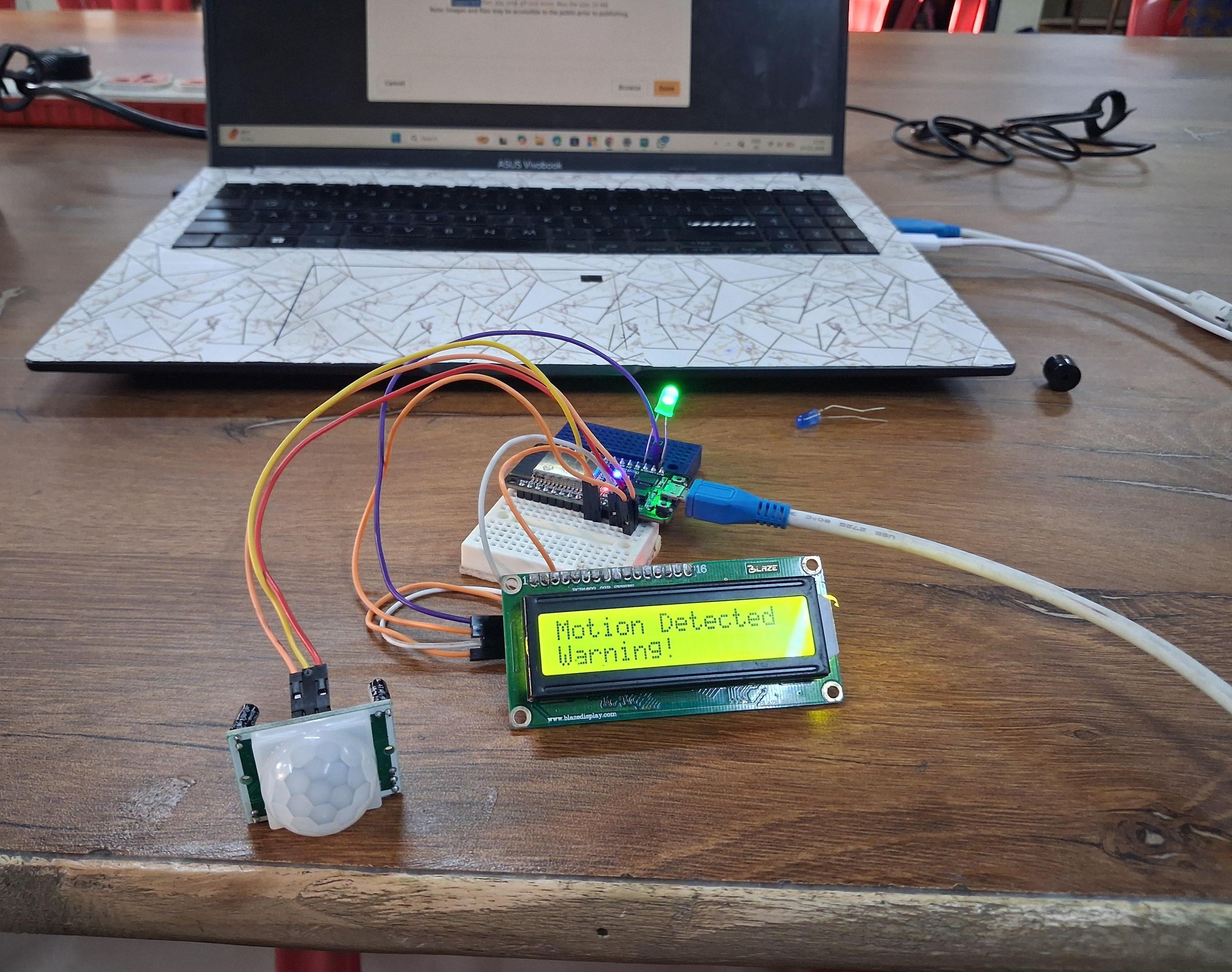 ESP32 Motion Detection System Using PIR Sensor, LCD & LED