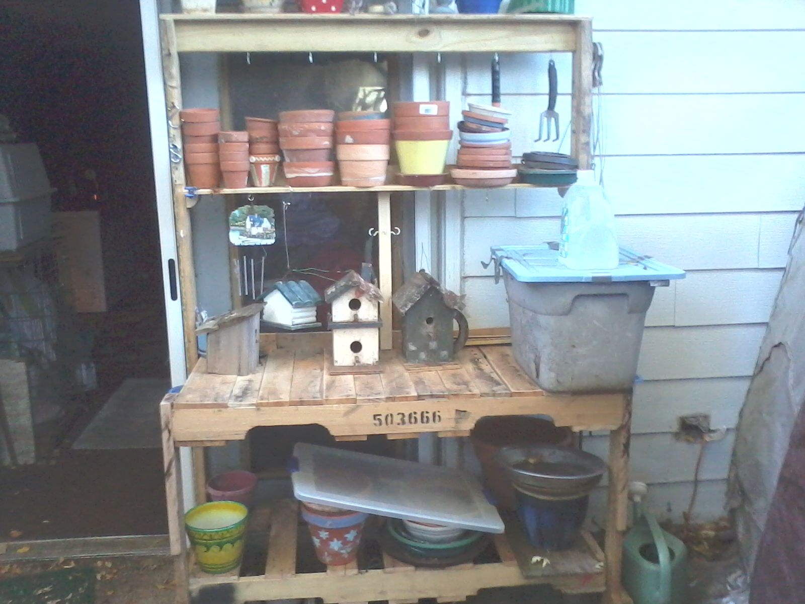 Simple Potting Bench From Pallets.