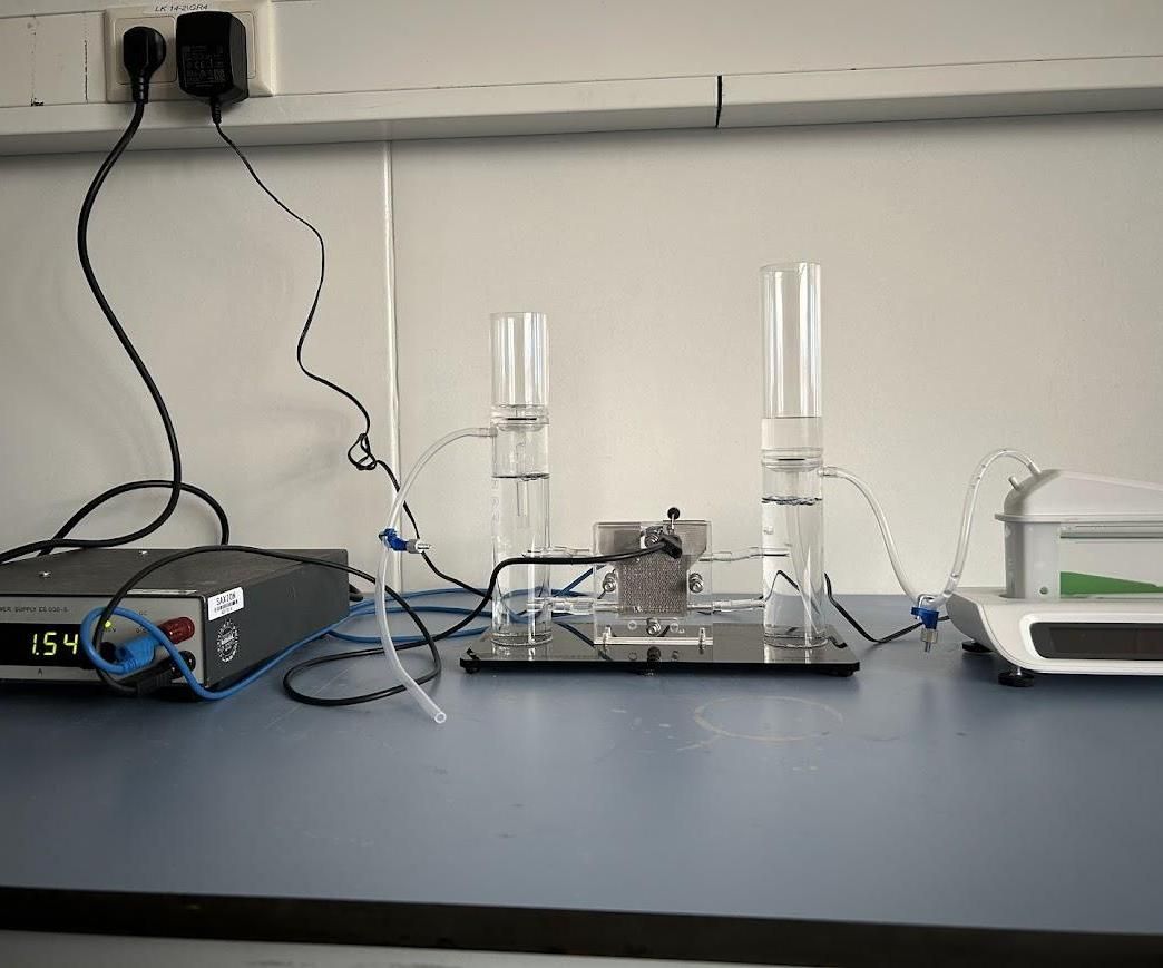 Hydrogen Water Electrolysis Setup for Educational Use