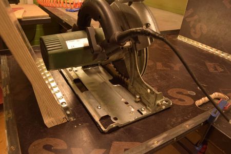 Attaching the Circular Saw