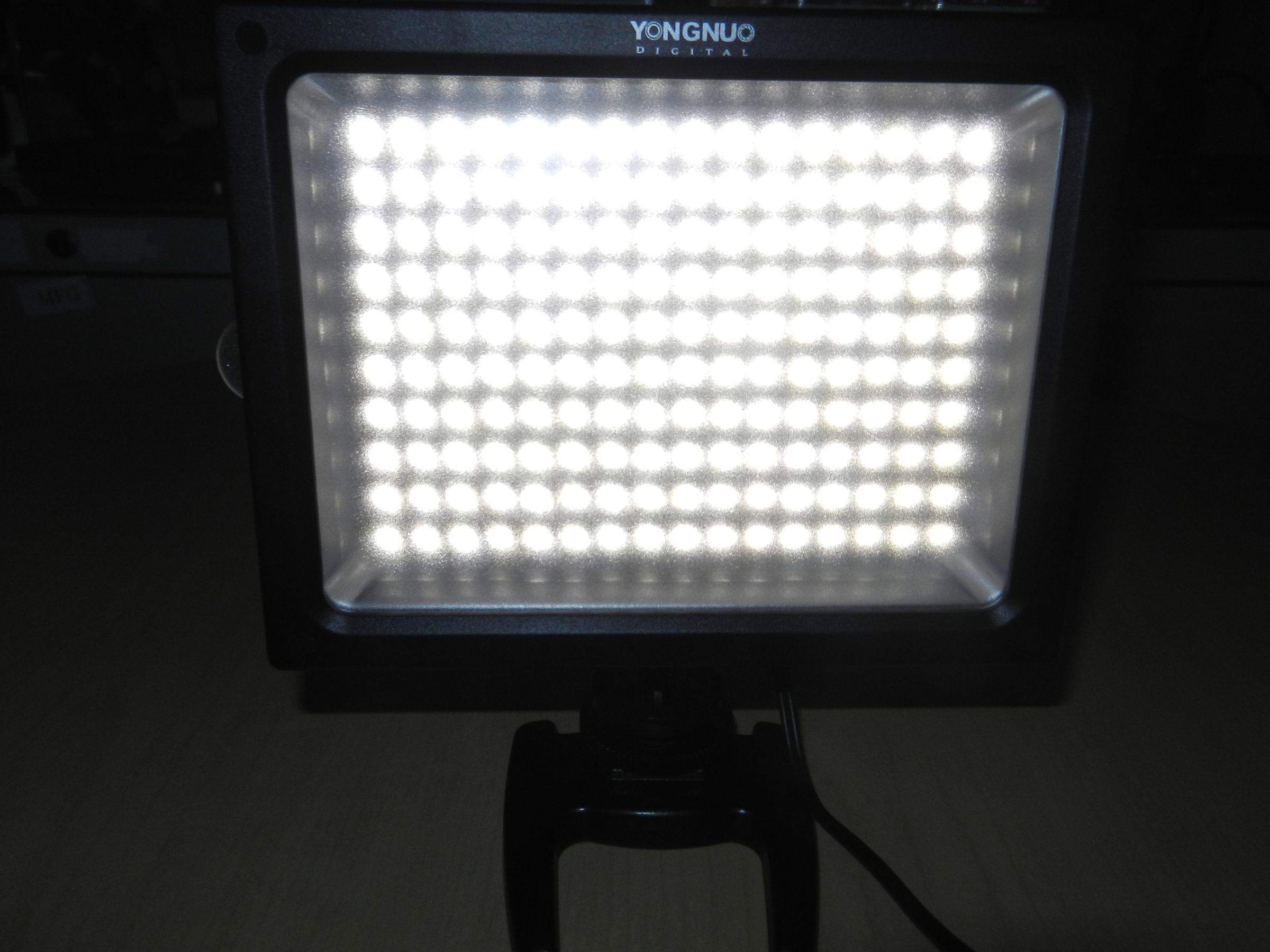 YN160 Pro LED Video Light をACアダプタ対応にする方法