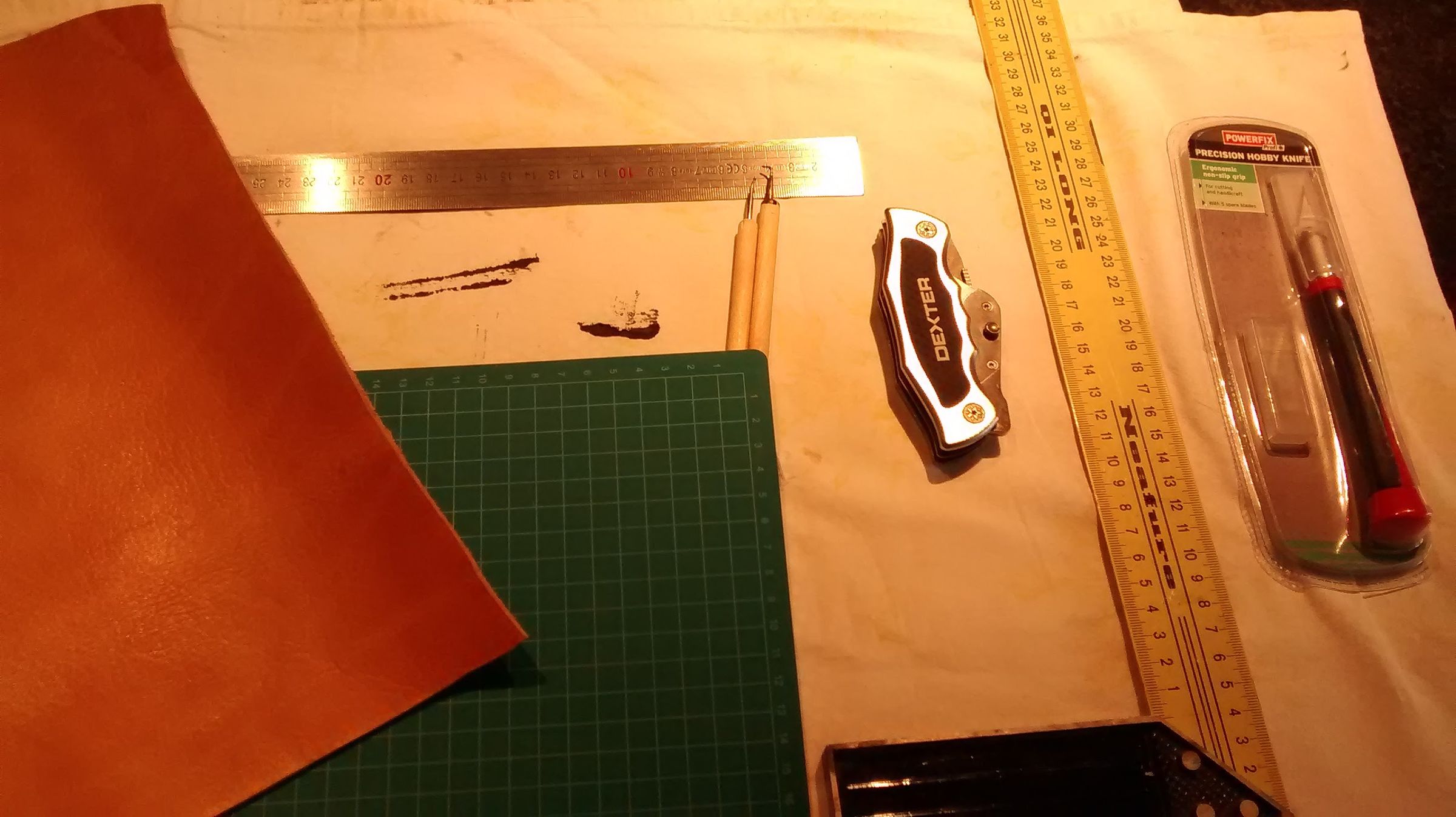My First Real Leather Wallet Instructables