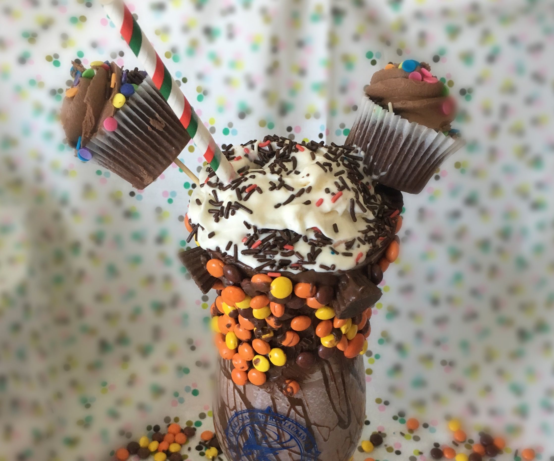 DIY INSANE FREAKSHAKES - Peanut Butter Chocolate Milkshake