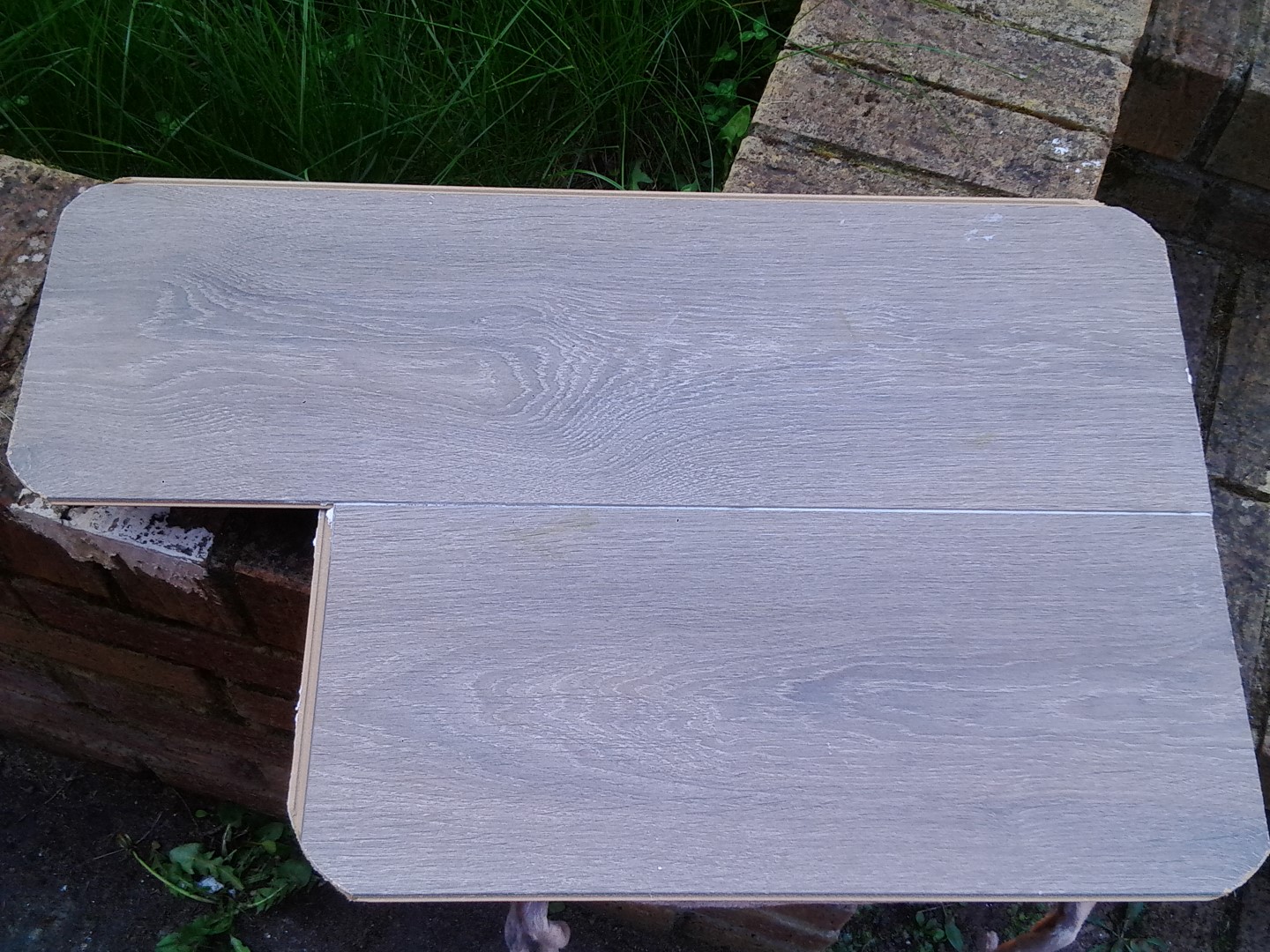 Super Simple DIY Lapdesk From (Scrap) Laminate Floor Boards 4 Steps