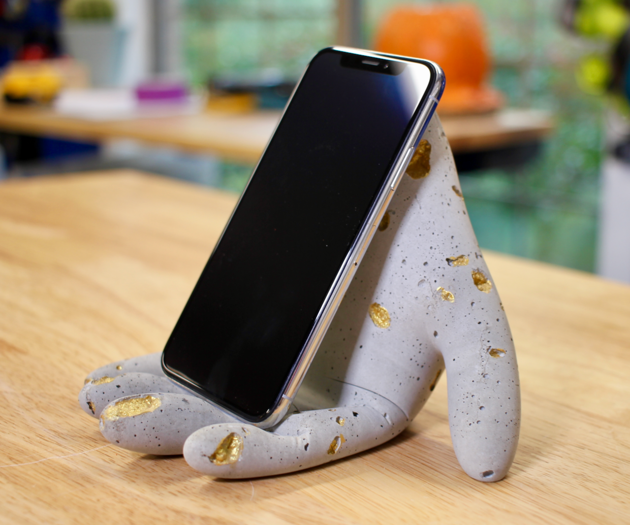 DIY Concrete Phone Hand Stand