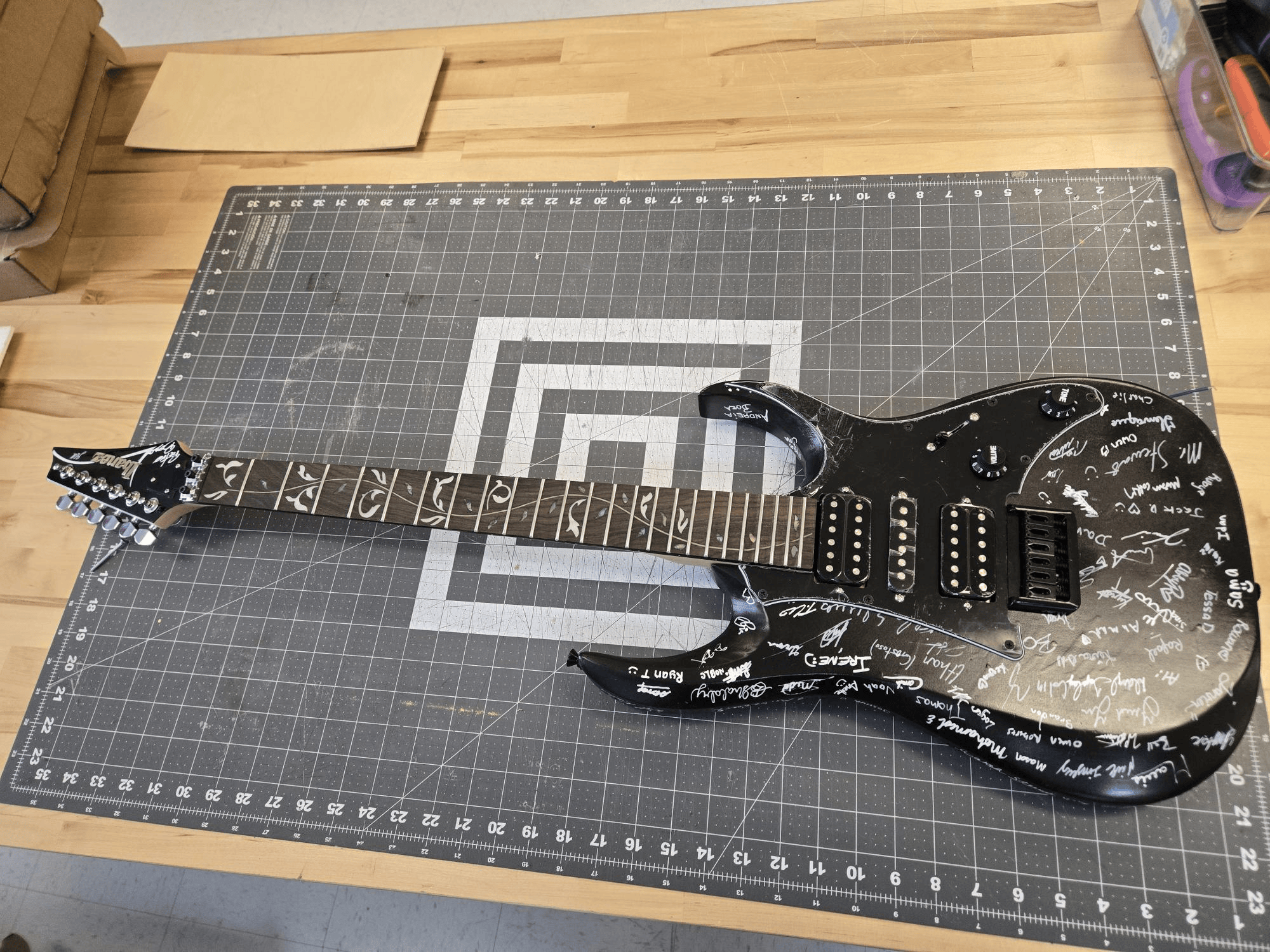 How I Built My OWN Electric Guitar (Ibanez Style) : 12 Steps (with