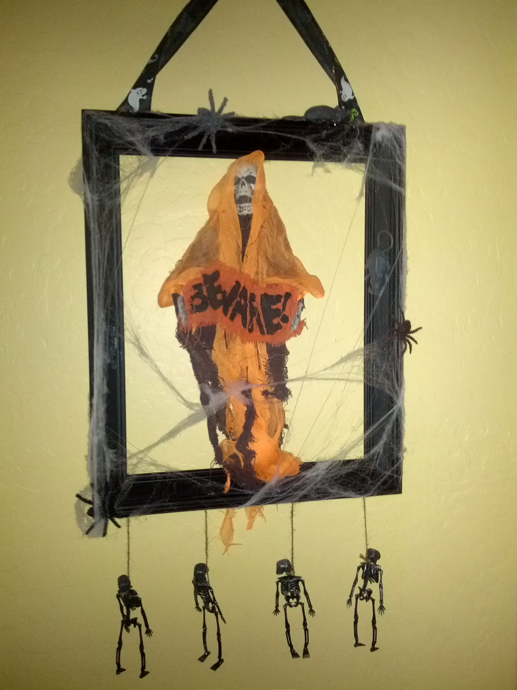 Halloween Frame Wreath
