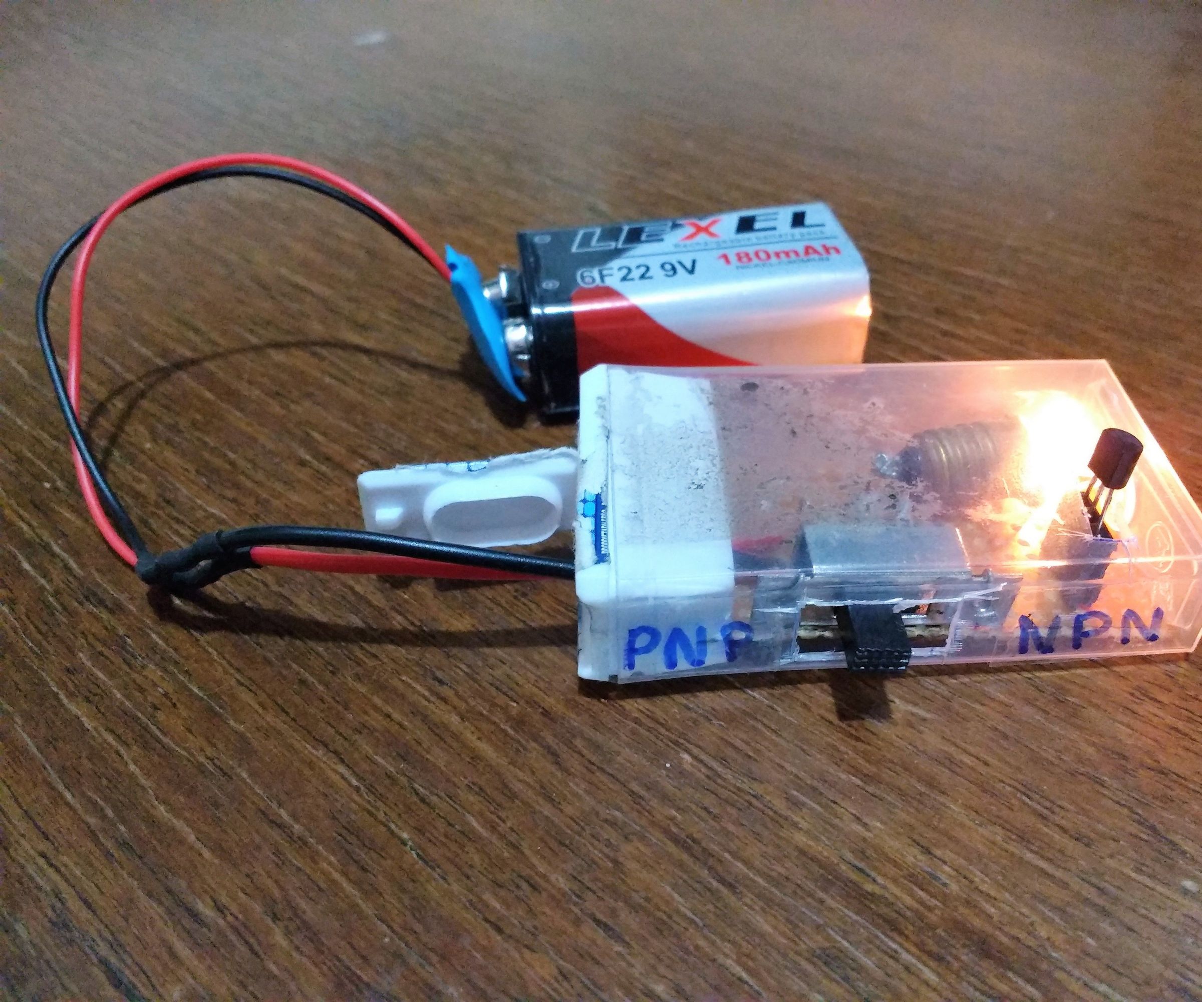 The Transistor Testenator