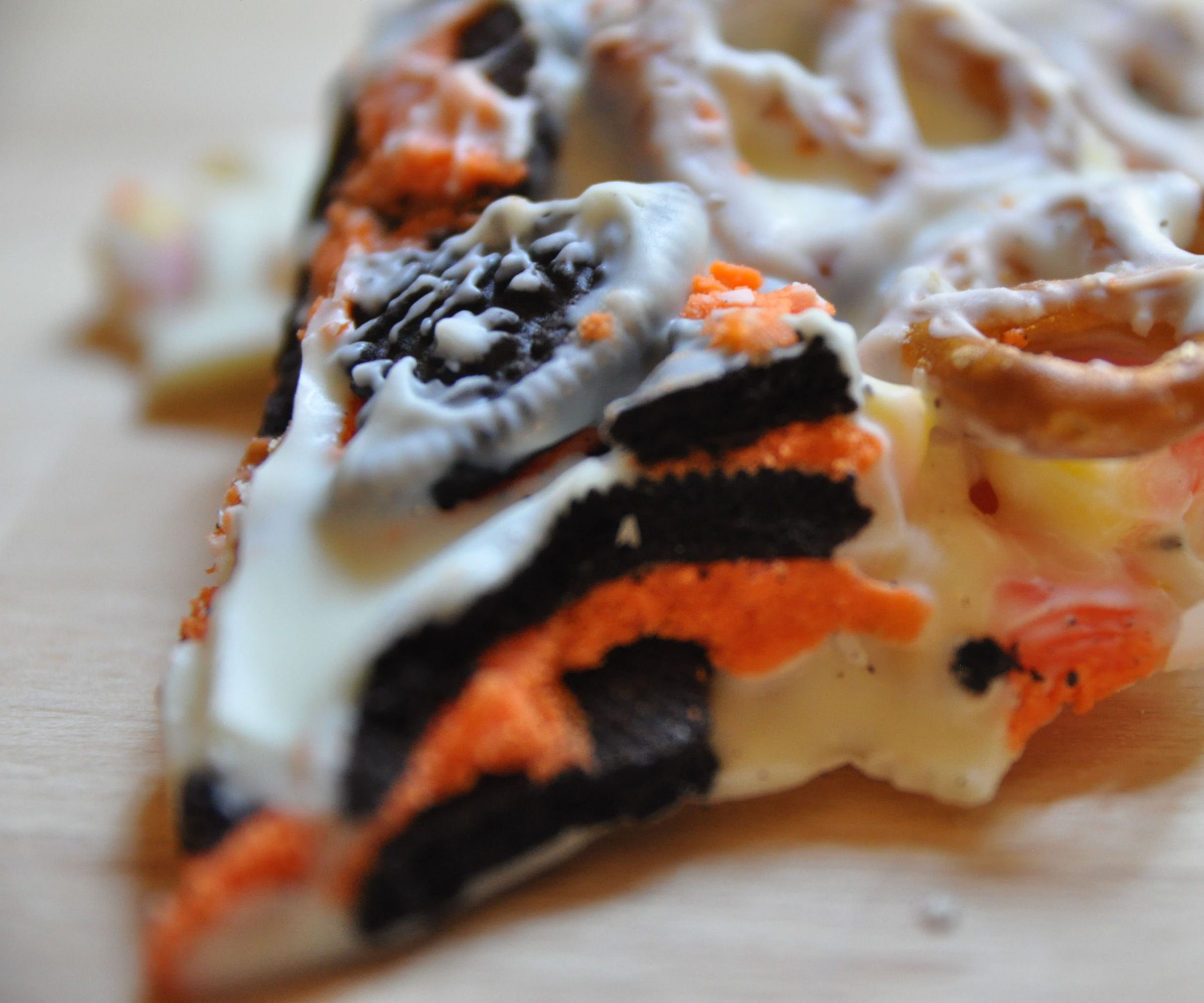 How to Make Halloween Bark (EASY RECIPE!!!!)