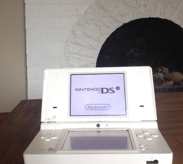 Plugging Earbuds Into a Nintendo Dsi!