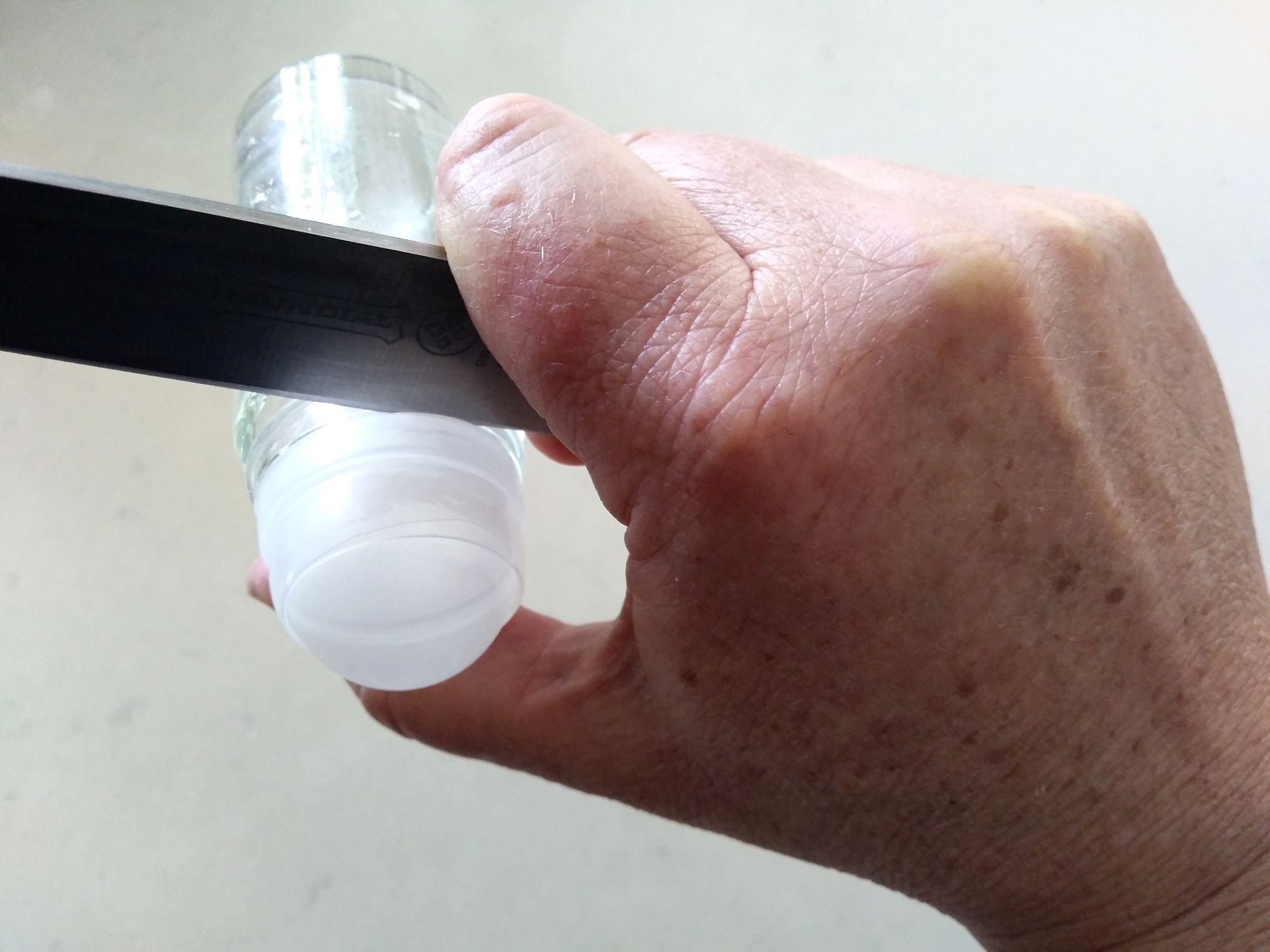 Efficent Tidy Sunscreen Applicator 3 Steps (with Pictures