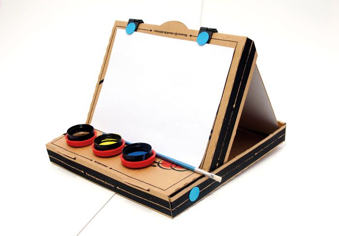 Makedo Pizza Box Art Easel