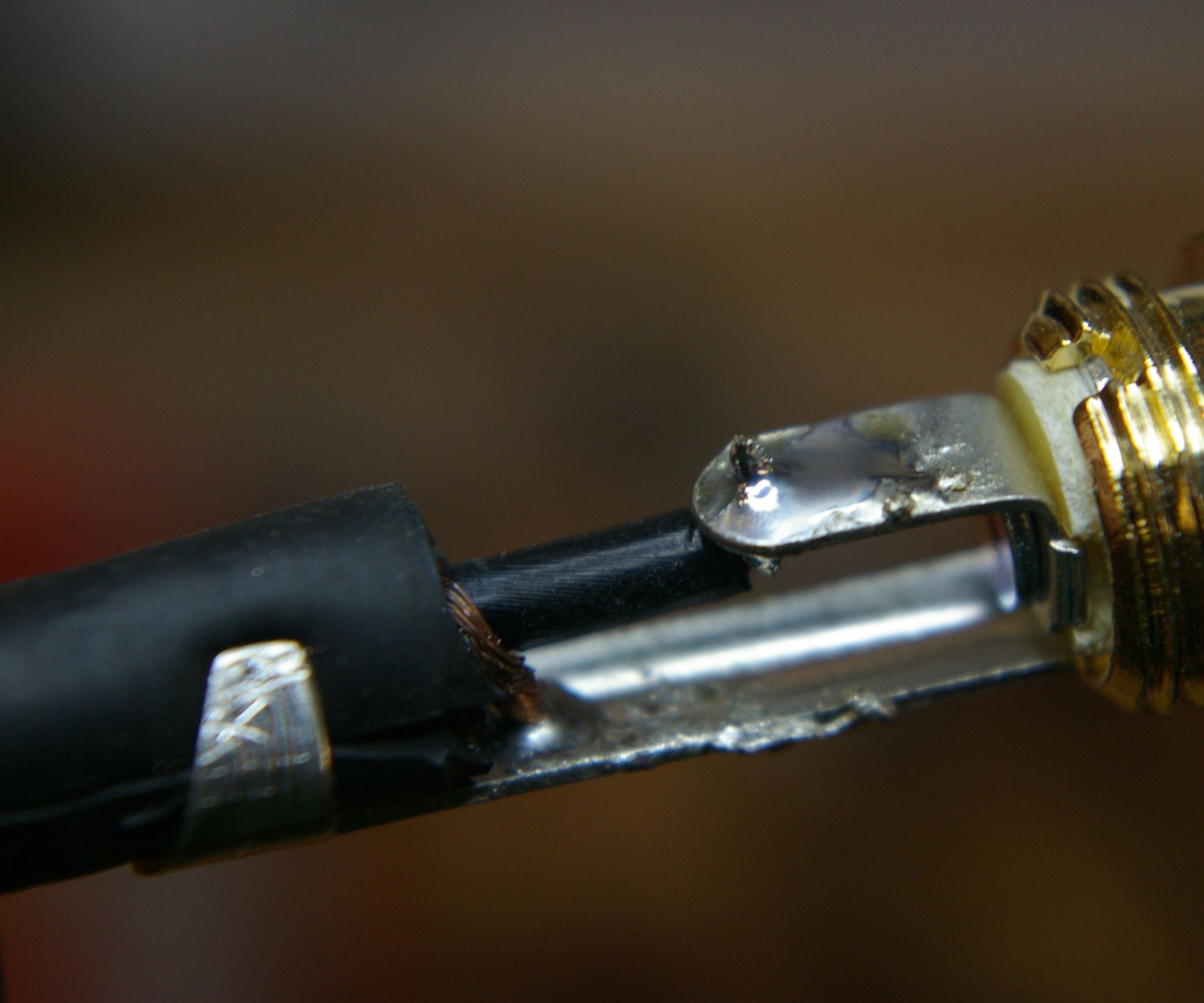 How to Fix, Repair or Make a 1/4" Inch Guitar Cable 8 Steps