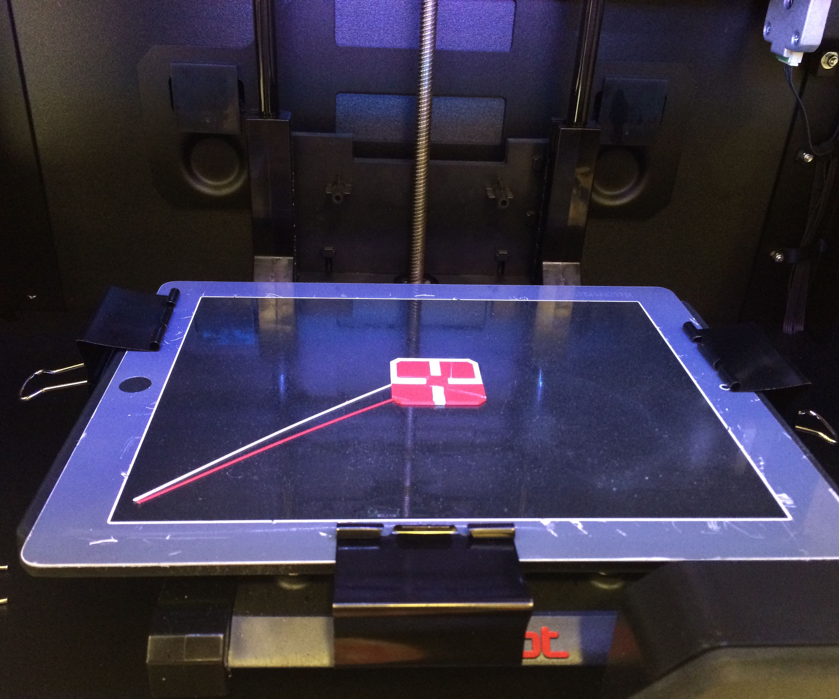 IPad glass as 3D printing build platform