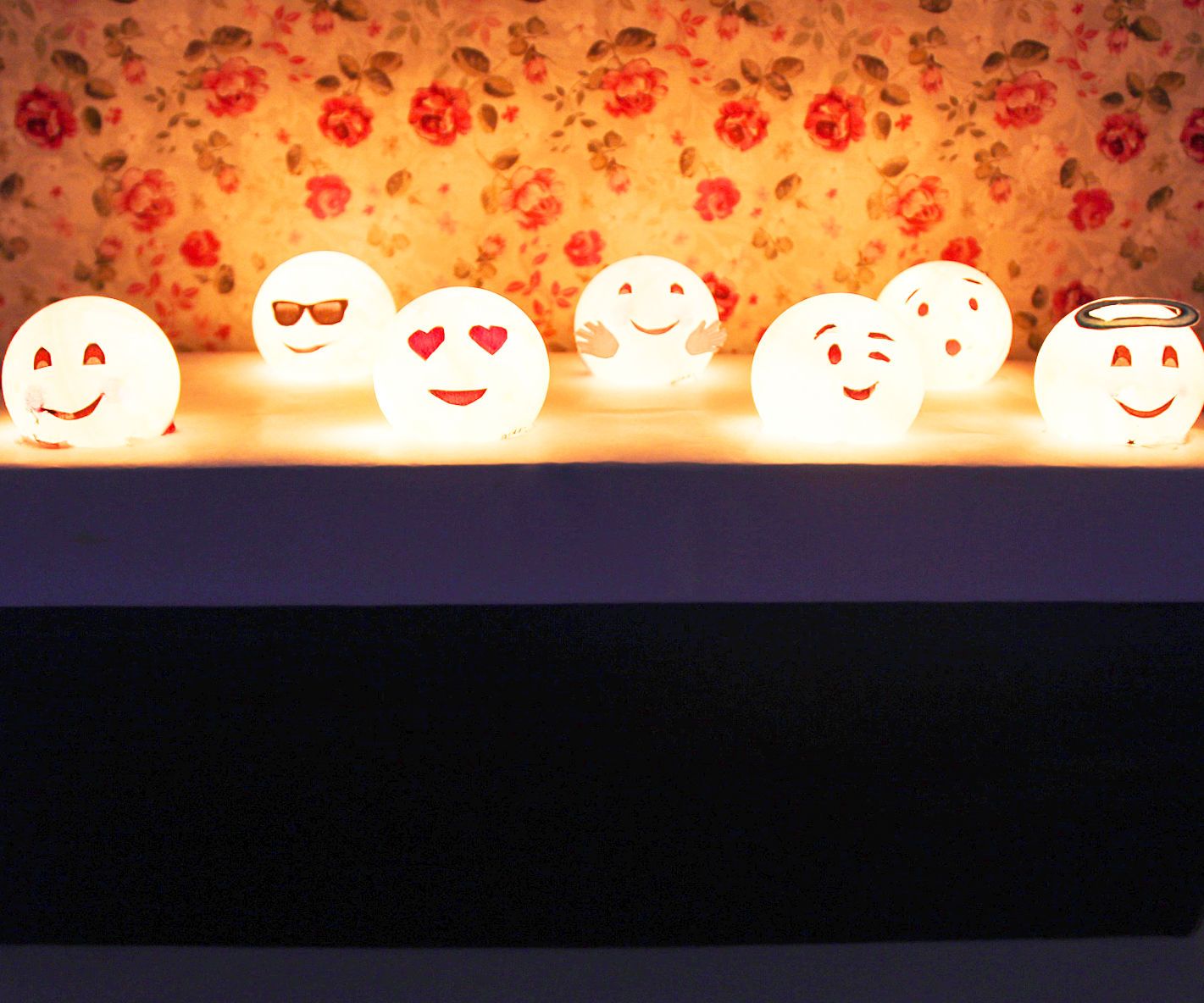 Easy Emoji Litten Mood-changer + Storagespace