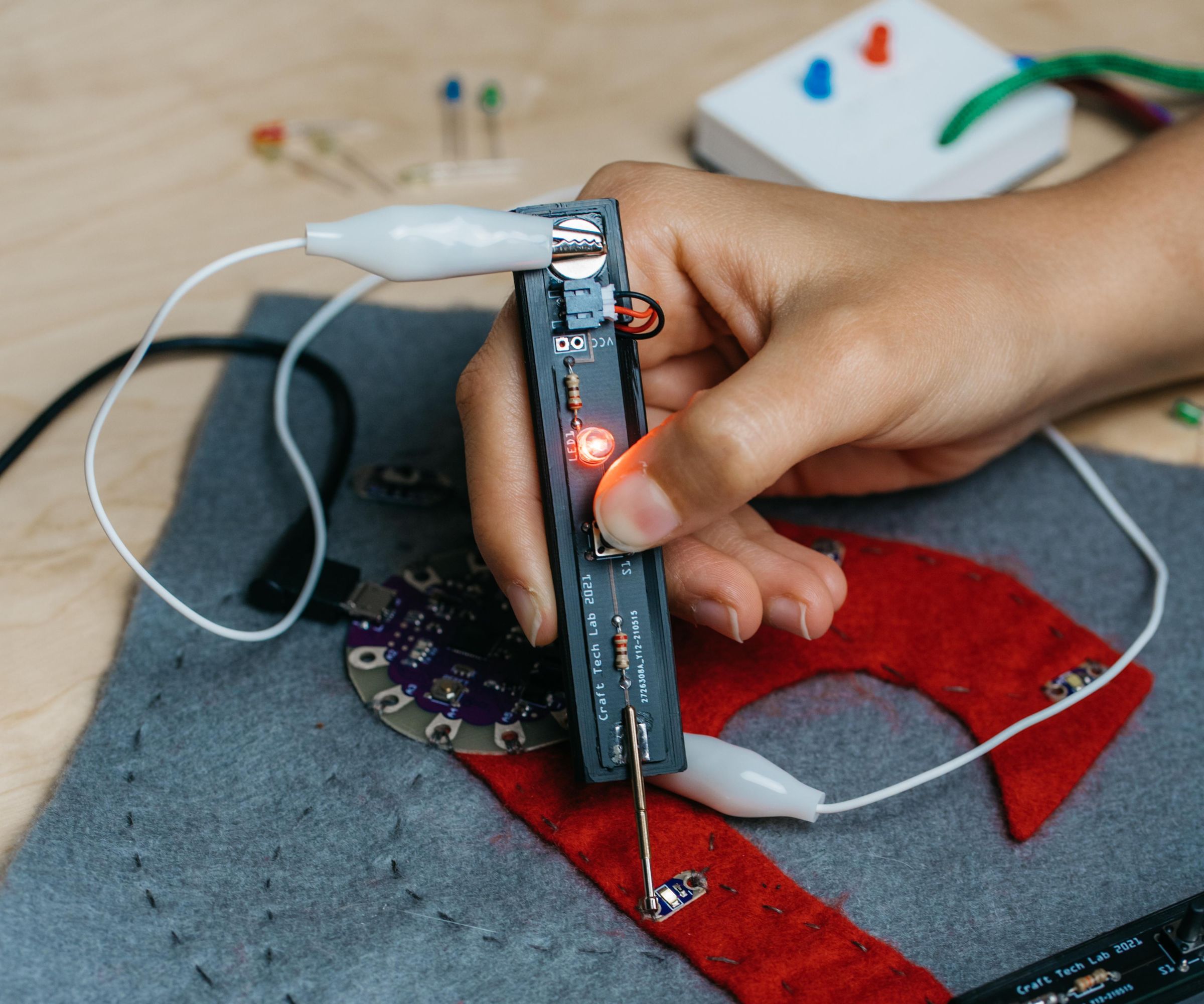 E-Textile Logic Injector - Debugging Tool