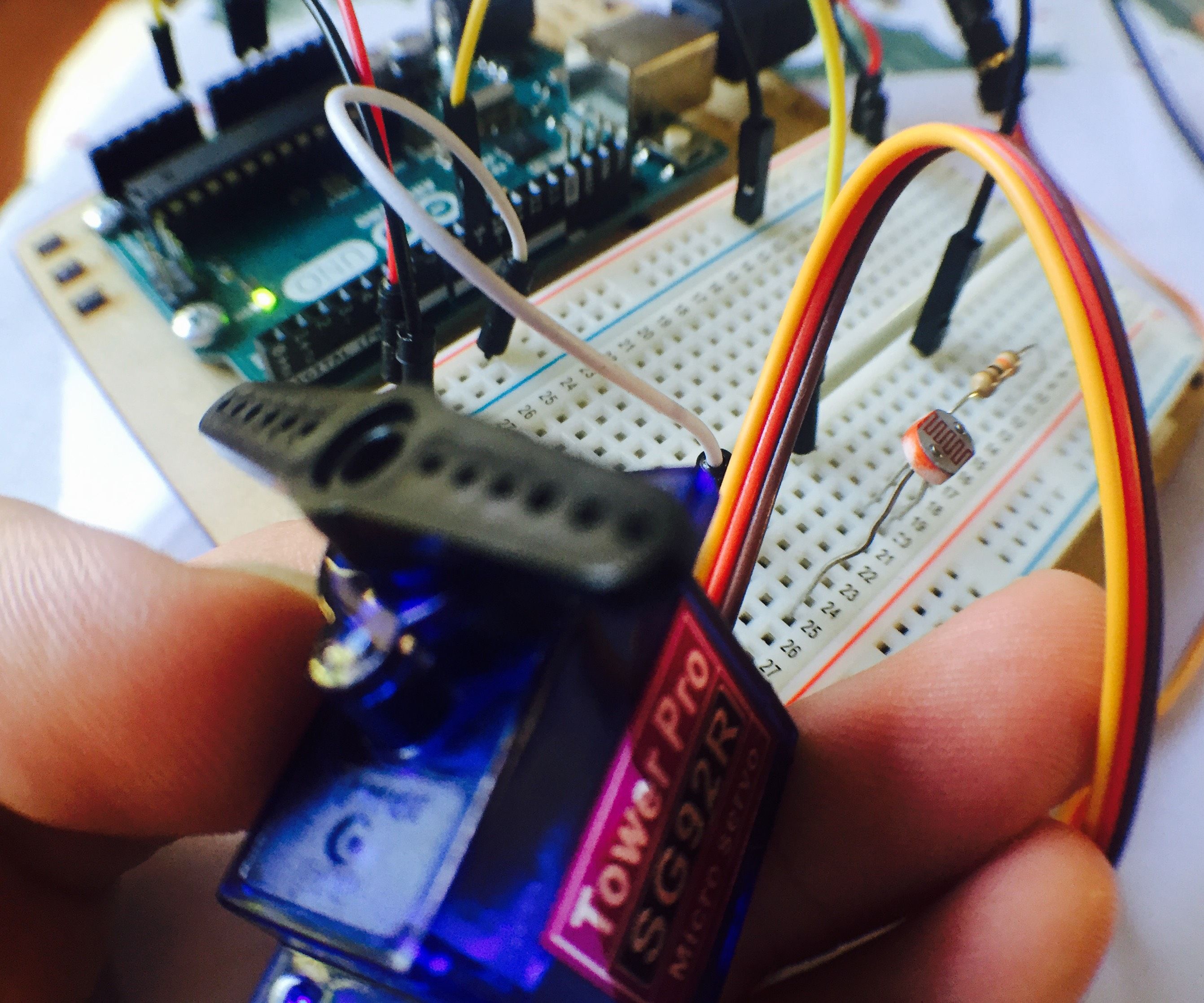 Sensor De Luz Y Servo