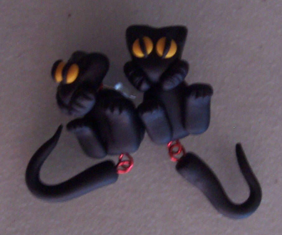 Hanging Around Kitty Cat Earrings