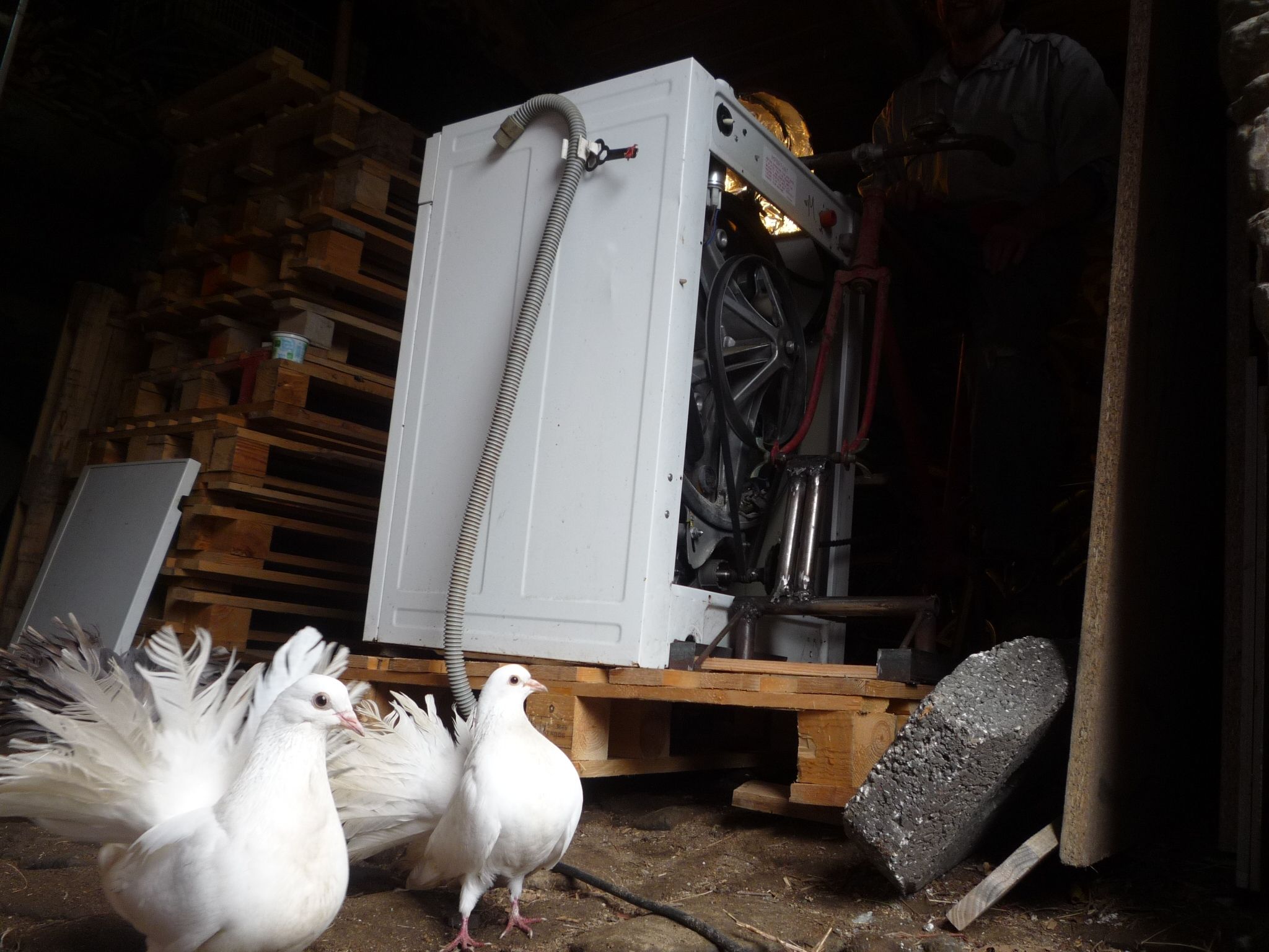 How to Make a Pedal-Powered Washing Machine - Mark 1. Au Velo Vers Negawatts.
