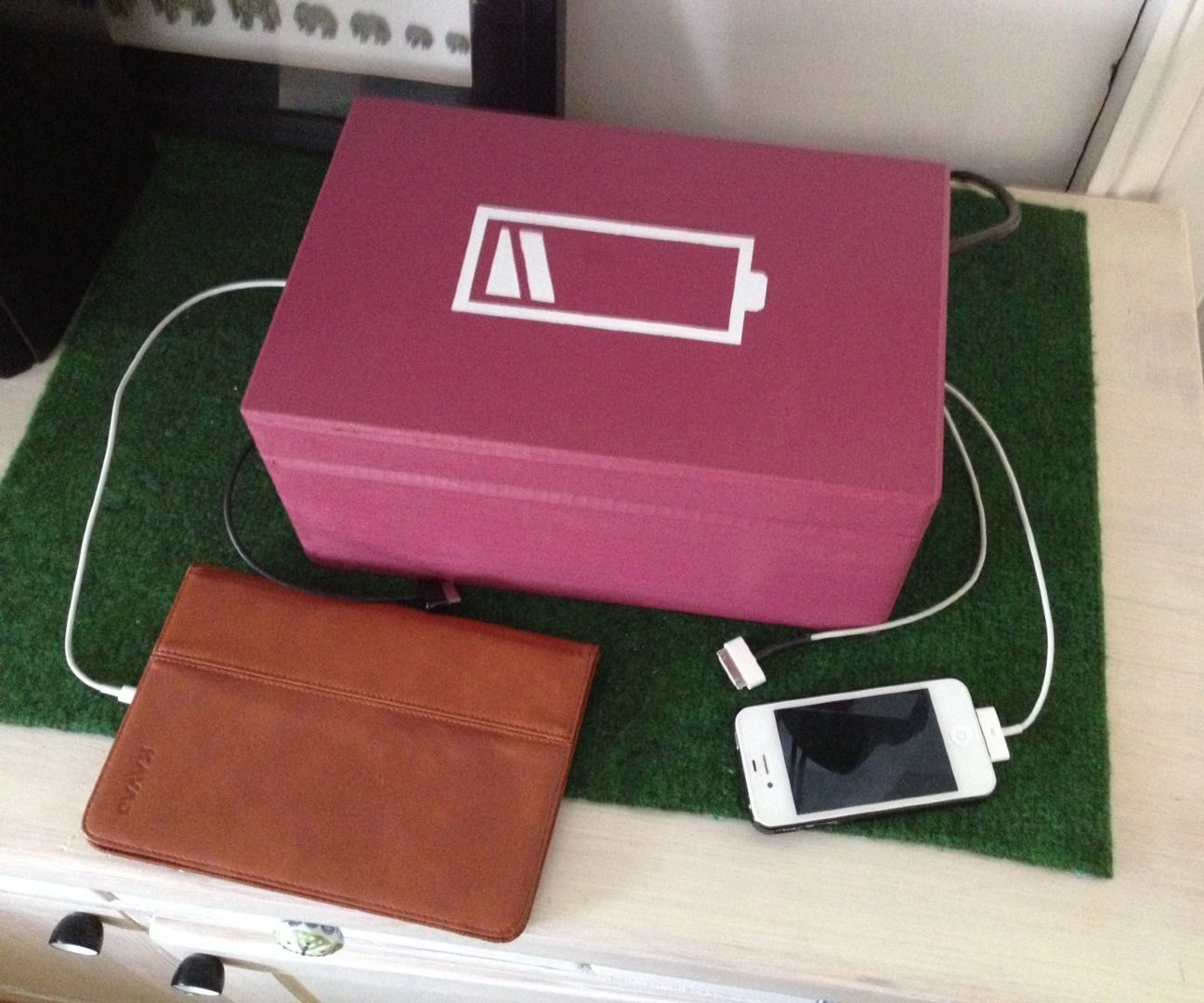 0,- Charging Station for Phones