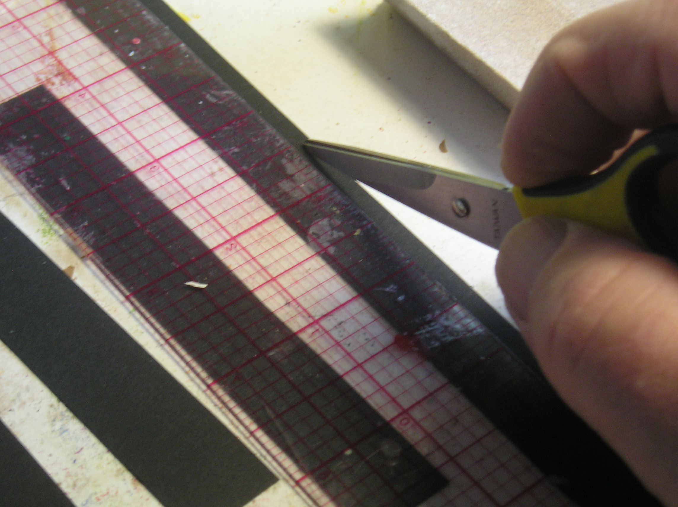 How to Recycle Jewel or CD Cases Into Picture Mounts 7 Steps