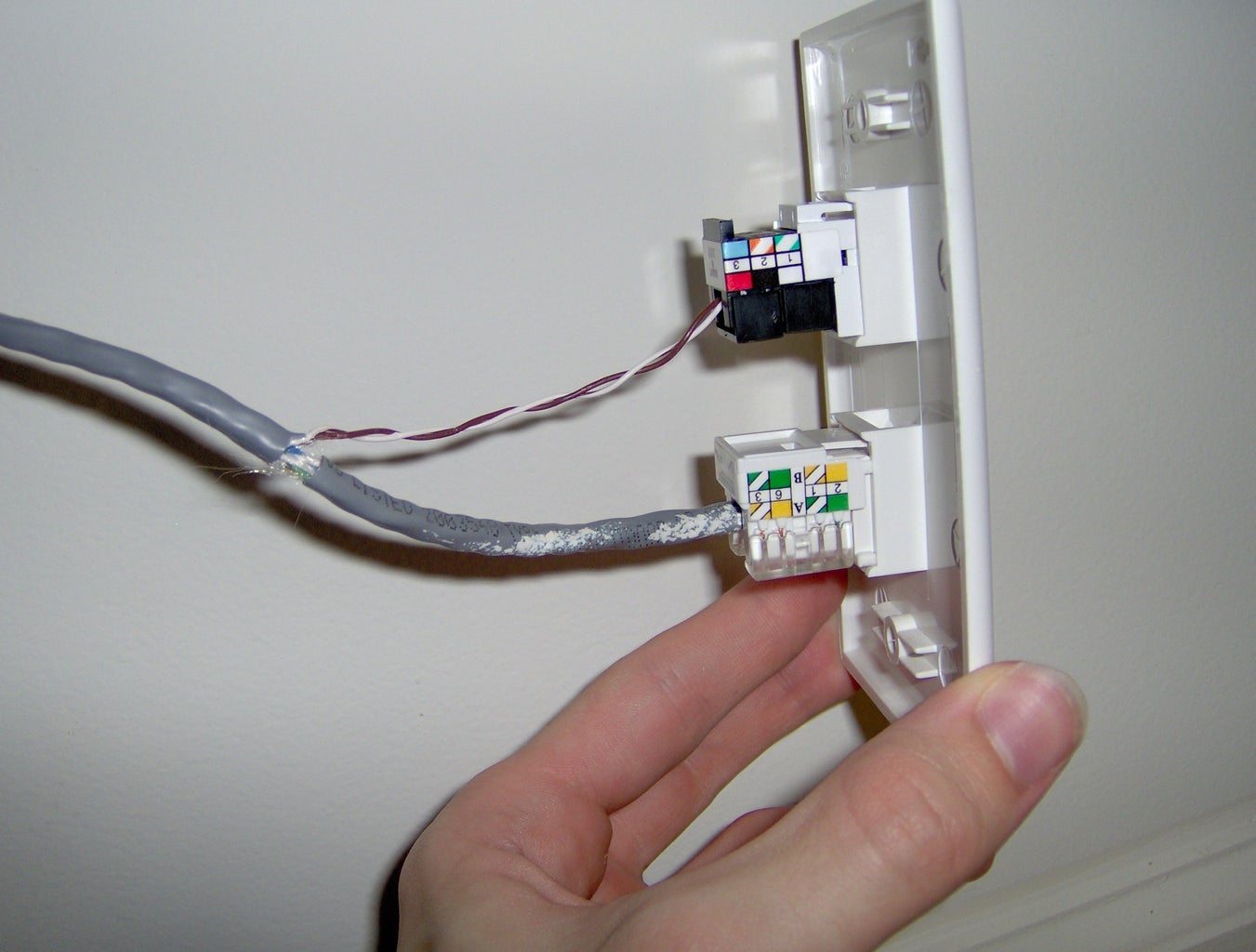 Hack Your House: Run Both Ethernet and Phone Over Existing Cat-5 Cable